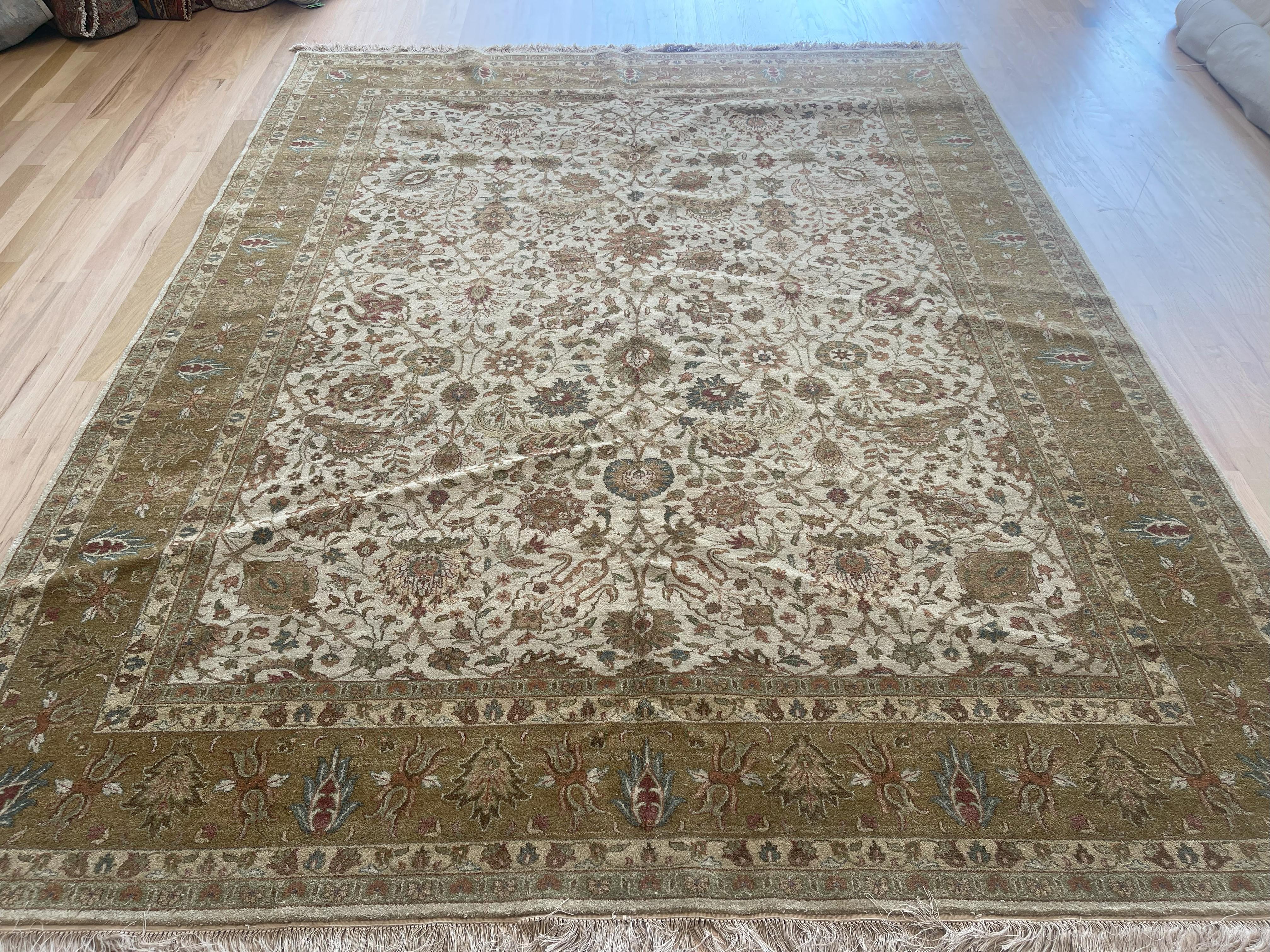Alfombra de lana crema y dorada de estilo tradicional Siglo XXI y contemporáneo en venta