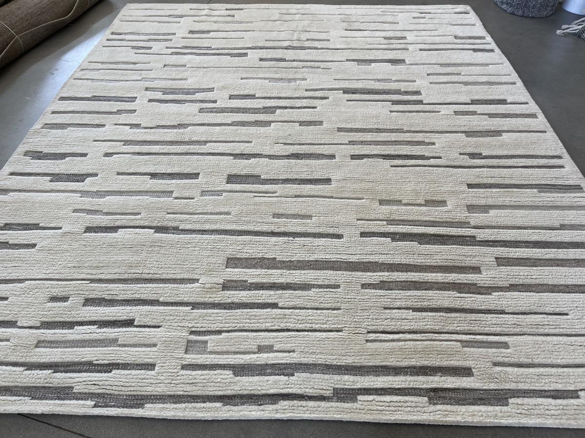 Cream and Grey Contemporary Wool Area Rug In New Condition For Sale In Los Angeles, CA