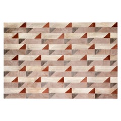 Tappeto personalizzabile a strisce, linee e triangoli color crema, grigio e rossiccio, di dimensioni XXL.