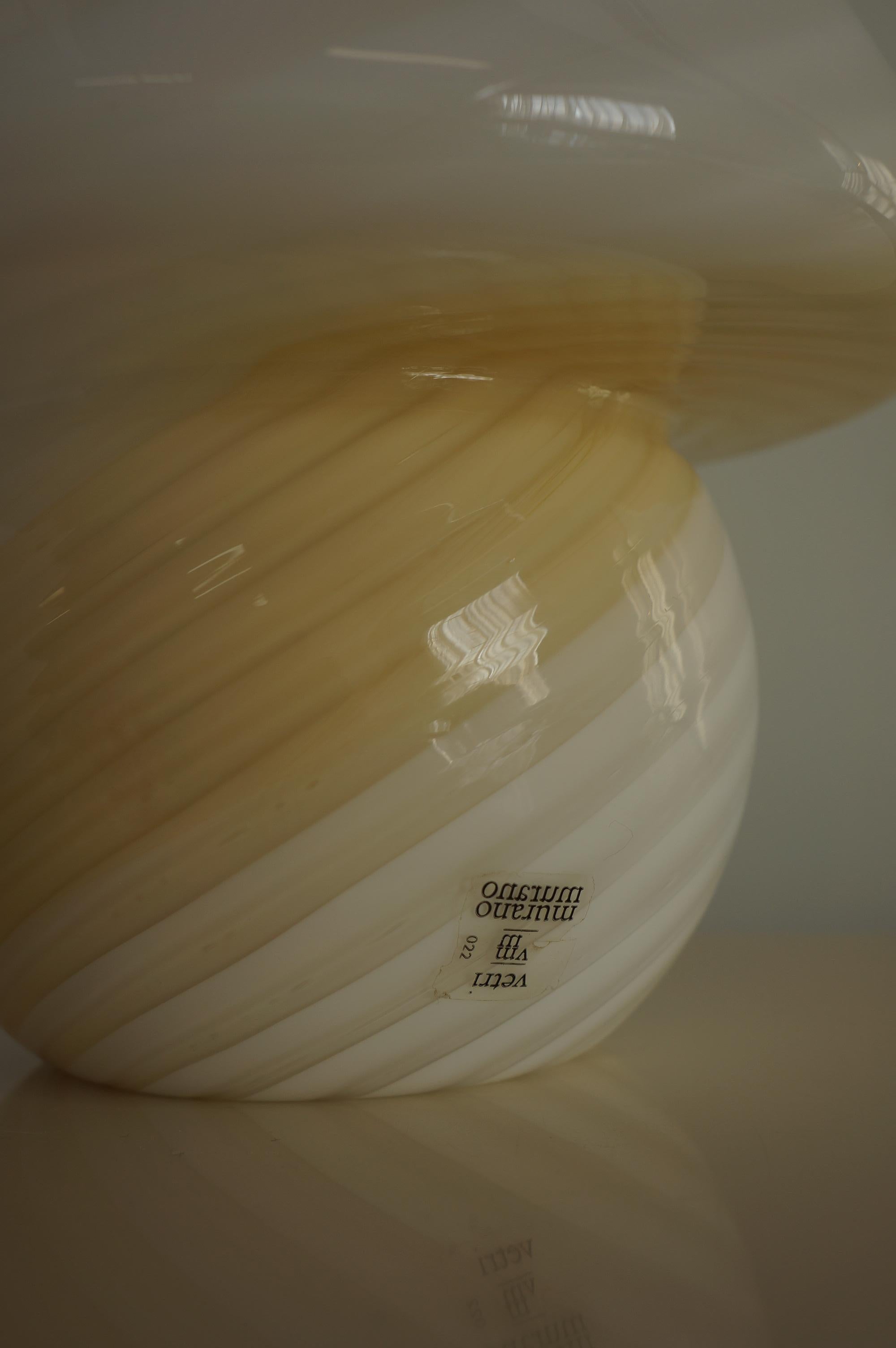 Autre Lampe champignon en verre d'art de Murano crème et blanc  en vente