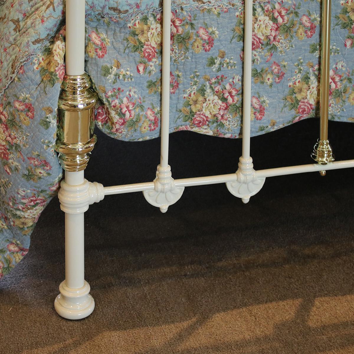 Cream Antique Bed MK183 In Good Condition In Wrexham, GB