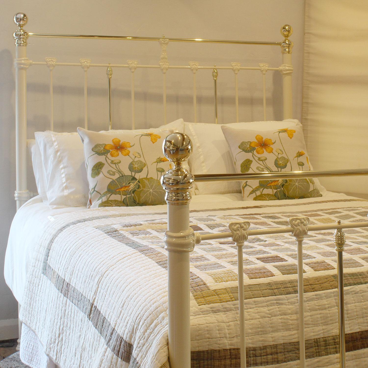 English Cream Antique Bed with Art Nouveau Decoration MK297 For Sale