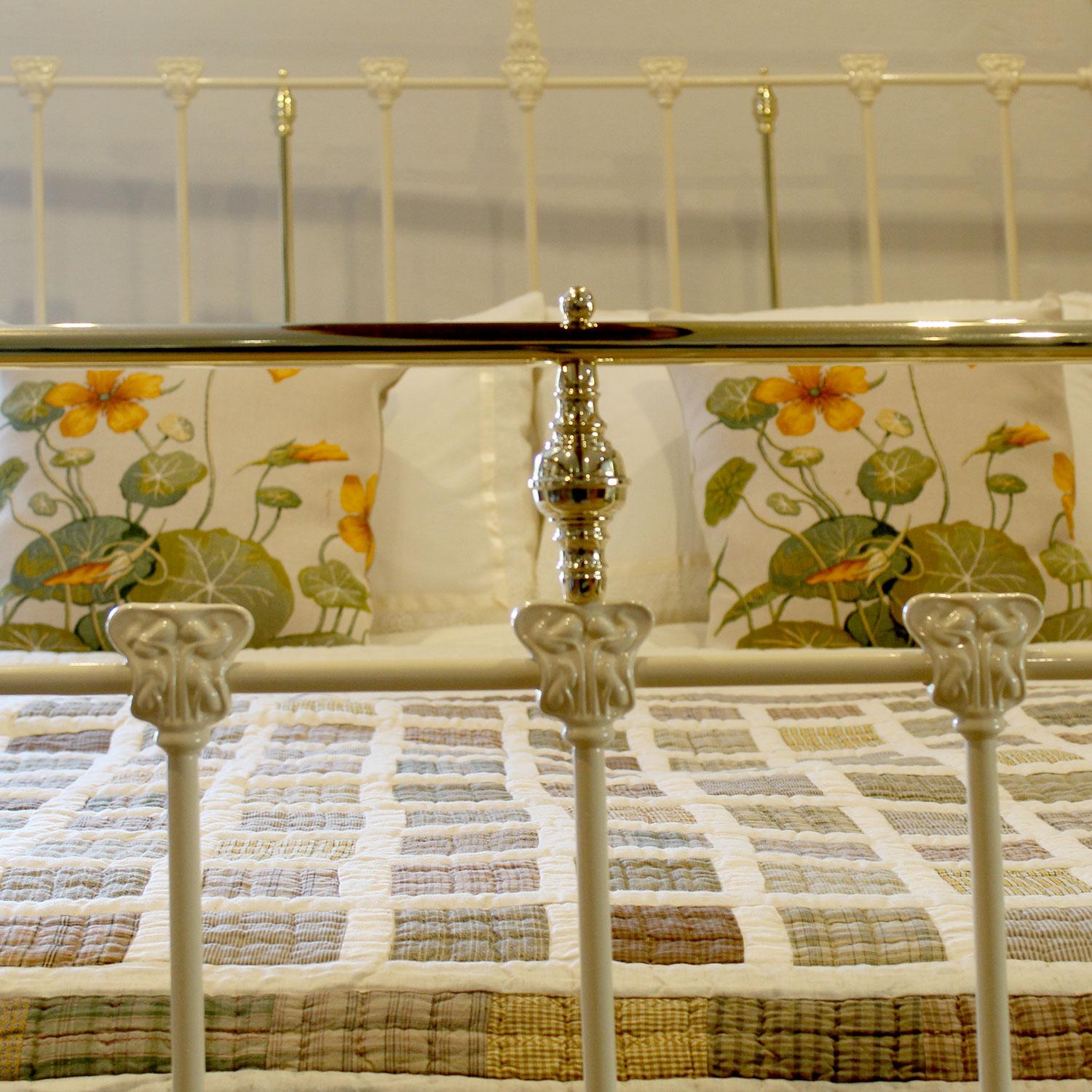 Cream Antique Bed with Art Nouveau Decoration MK297 In Good Condition For Sale In Wrexham, GB