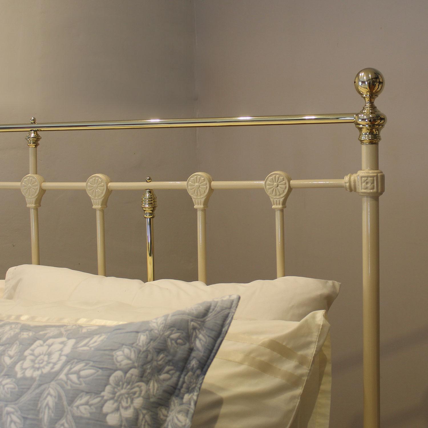 Cama Antigua Crema con Fundición Diseño Sol MK298 en Bueno Estado en Wrexham, GB