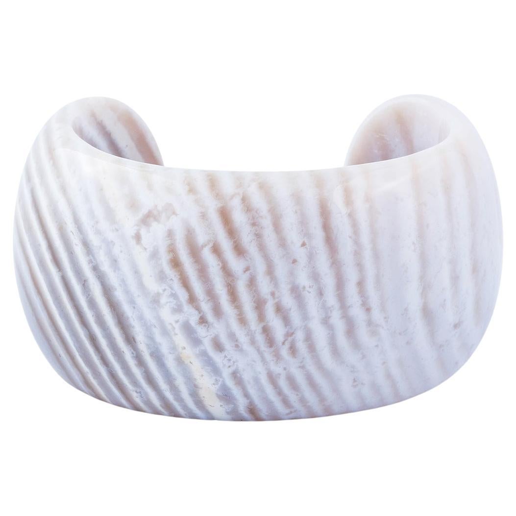 Brassard crème Laura en calcédoine en vente