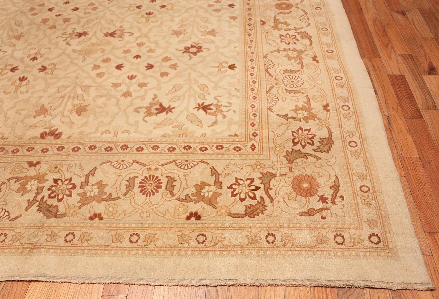 Wool Indian Amritsar Rug. Size: 13 ft 7 in x 17 ft  For Sale