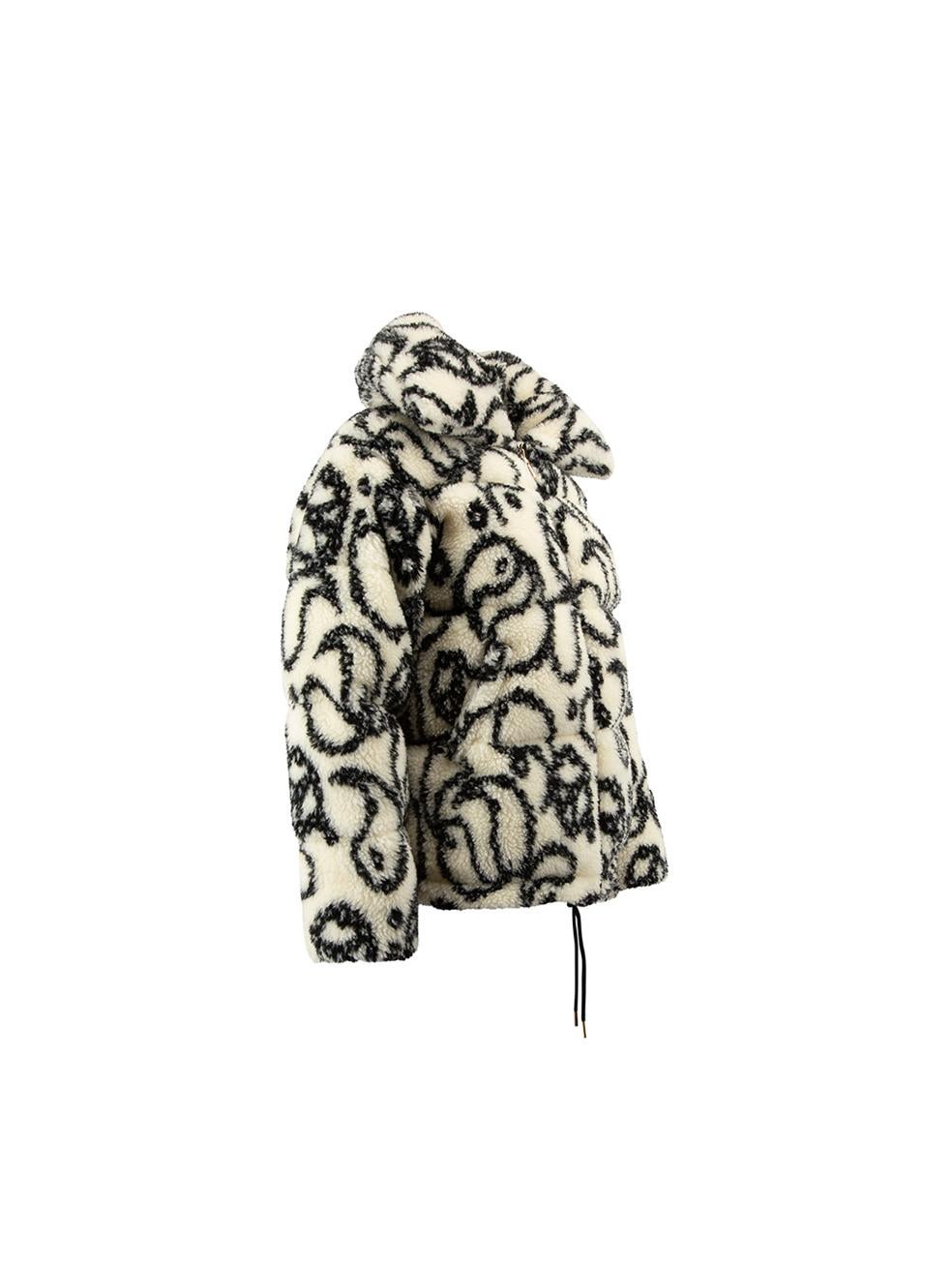 CONDITION is Very good. Hardly any visible wear to coat is evident on this used Sandro designer resale item. This item comes with original garment bag.



Details


Cream and black

Shearling wool

Puffer jacket

Abstract pattern

2x Front side