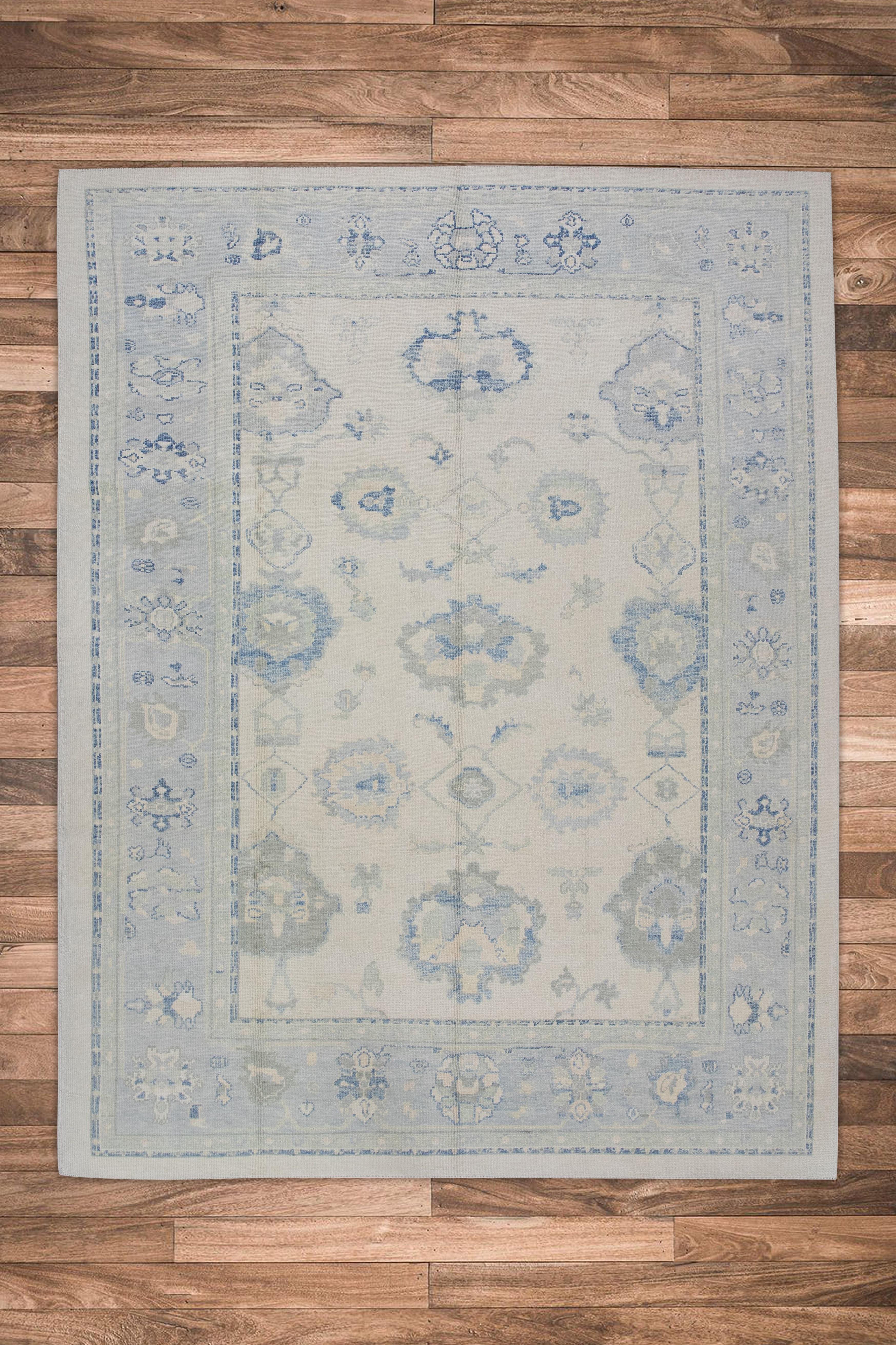 Handgewebter türkischer Oushak-Teppich aus Wolle in Creme & Blau mit Blumenmuster 8'10