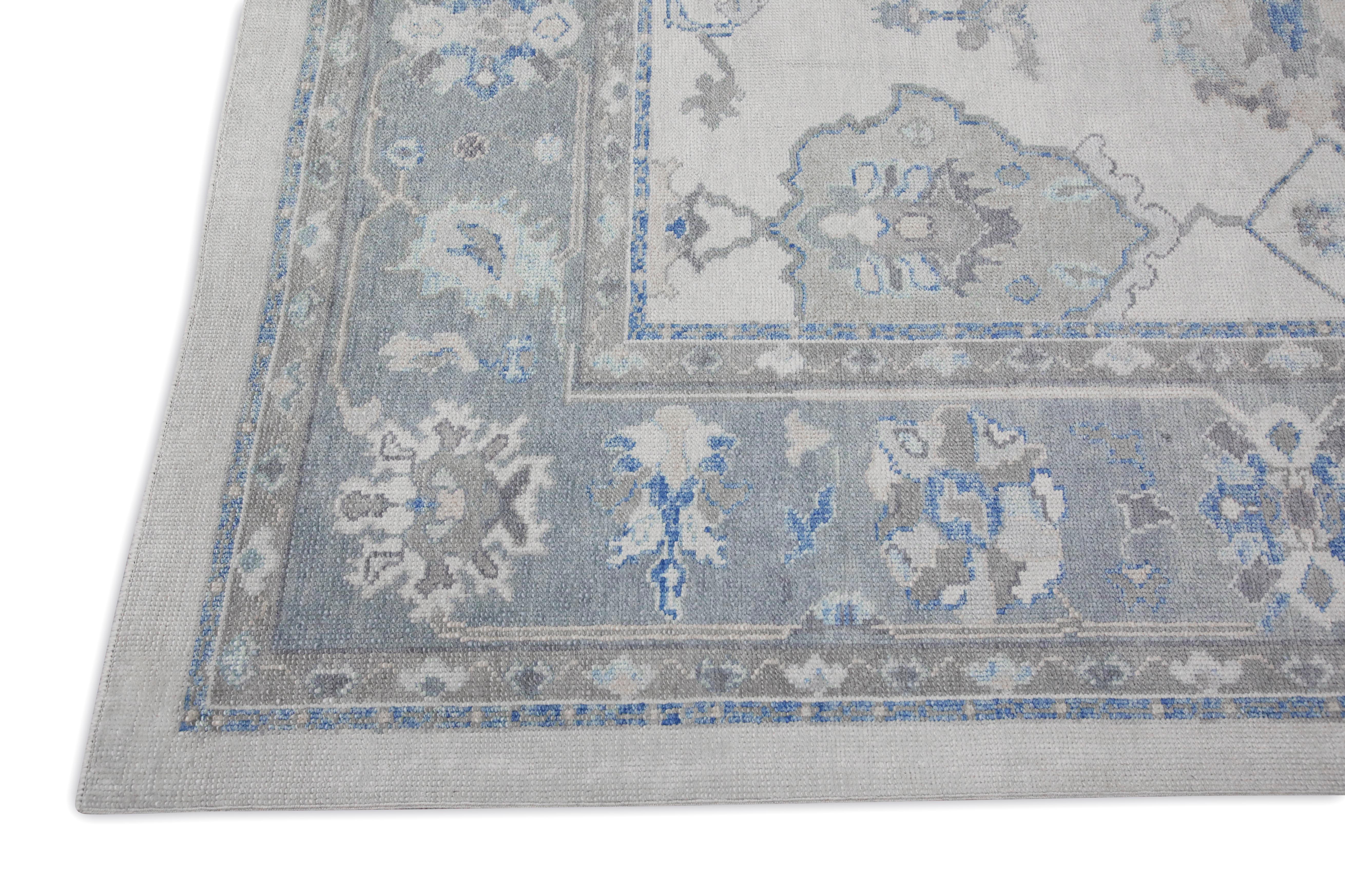 Handgewebter türkischer Oushak-Teppich aus Wolle in Creme & Blau mit Blumenmuster 9'9