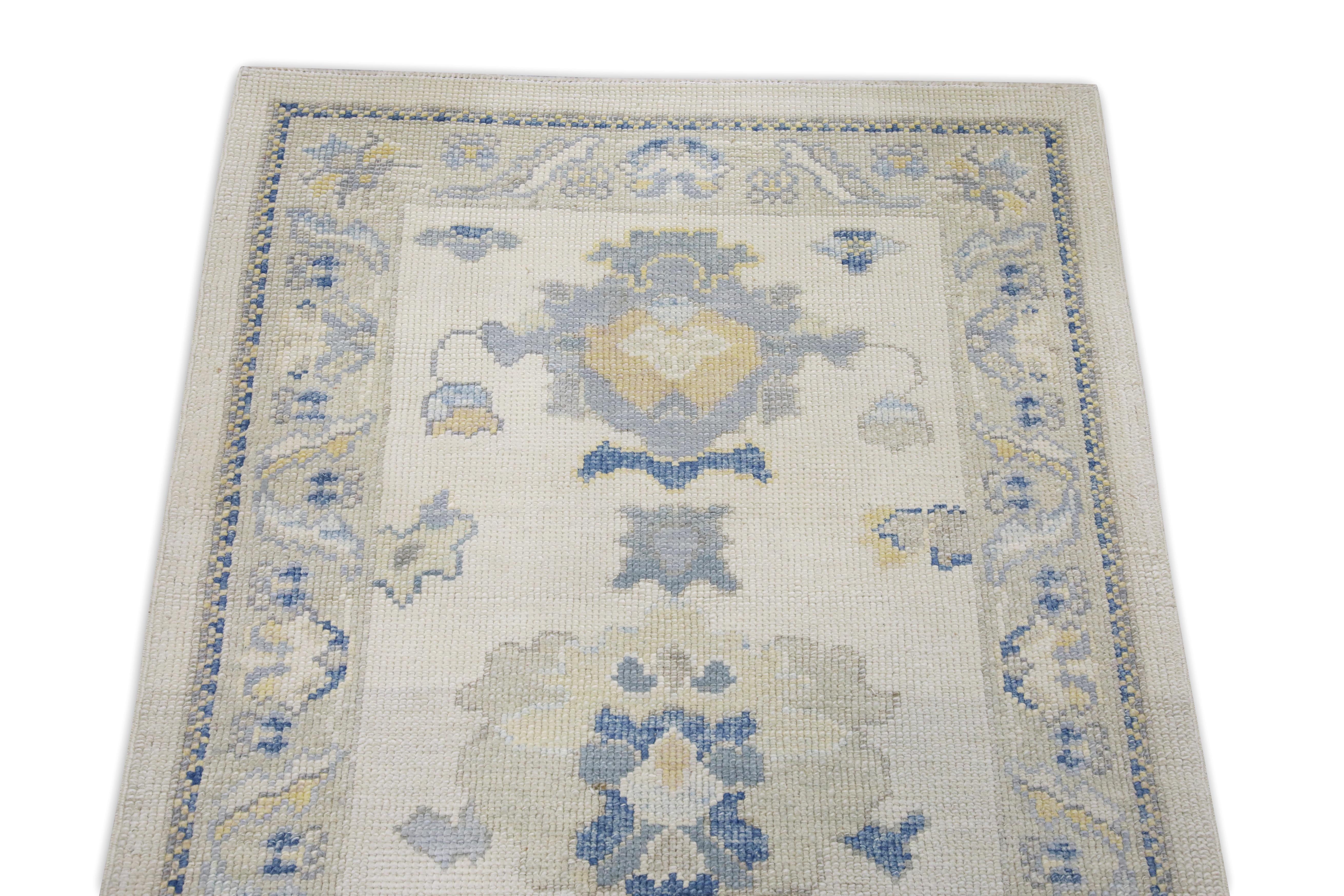 Handgewebter türkischer Oushak-Läufer aus Wolle in Creme & Blau mit Blumenmuster 2'10