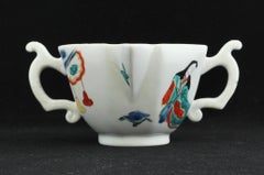 Barca de doble asa con patrón Imari, Dama con patrón Pavillion. Chelsea C1750