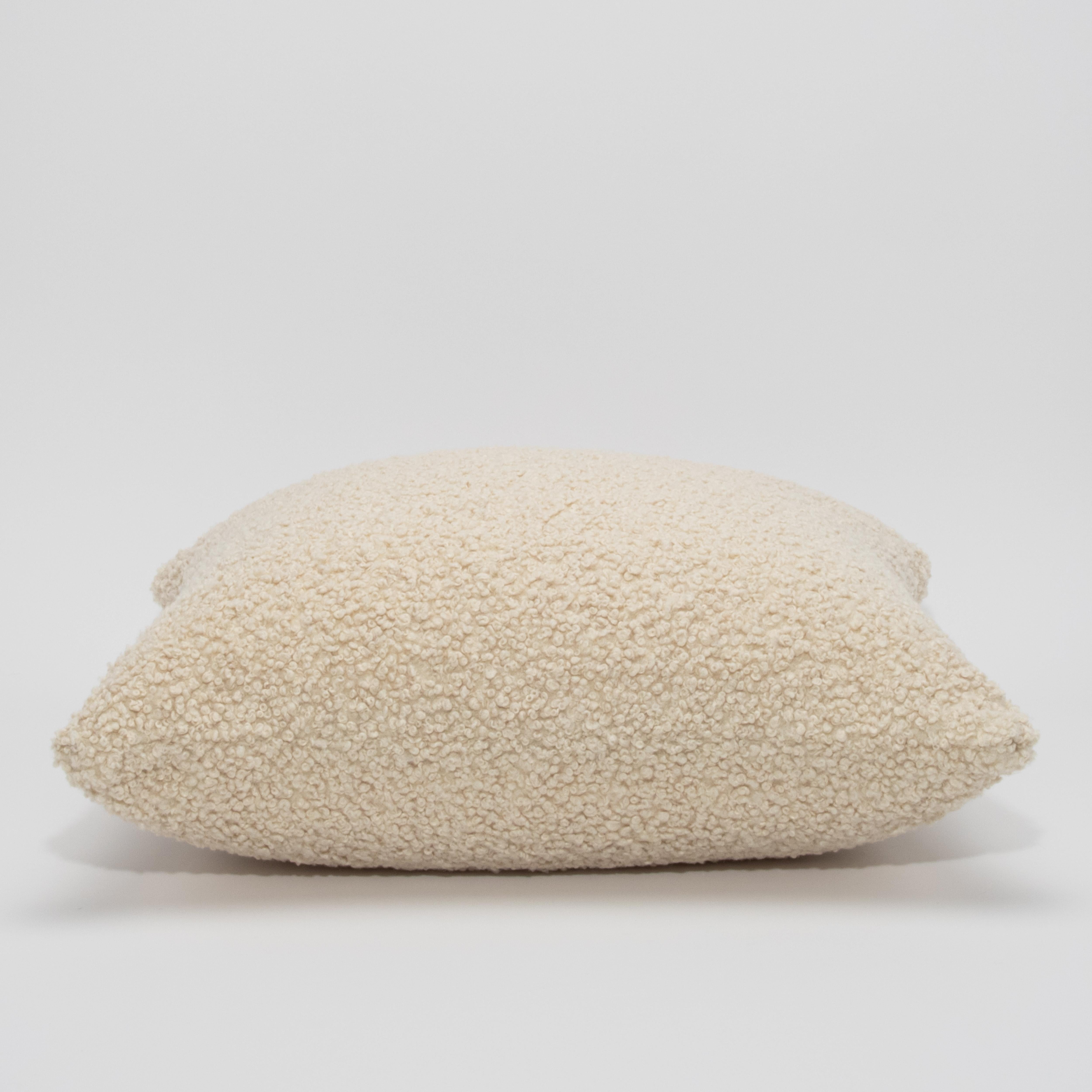 Refined simplicity meets tactile luxury in this 22