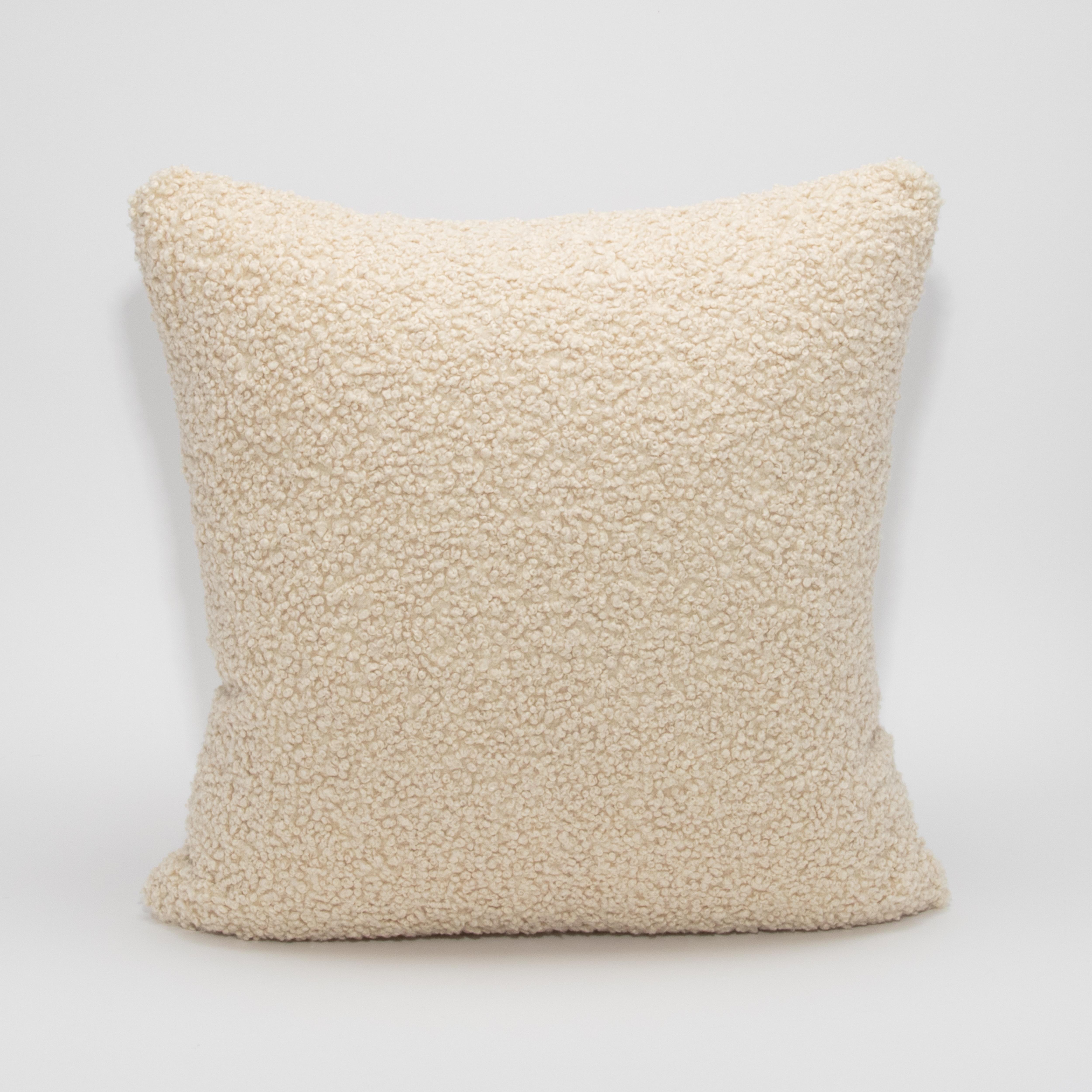 Fatto a mano Cream Boucle Pillow By MOGUL in vendita