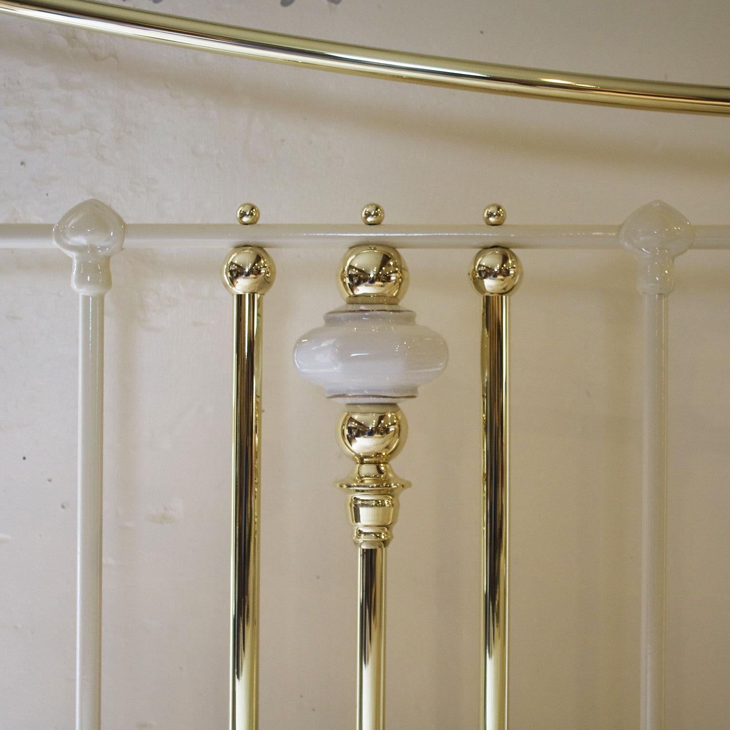 Cream Brass and Iron Bedstead with China Decorations, MK157 In Excellent Condition In Wrexham, GB