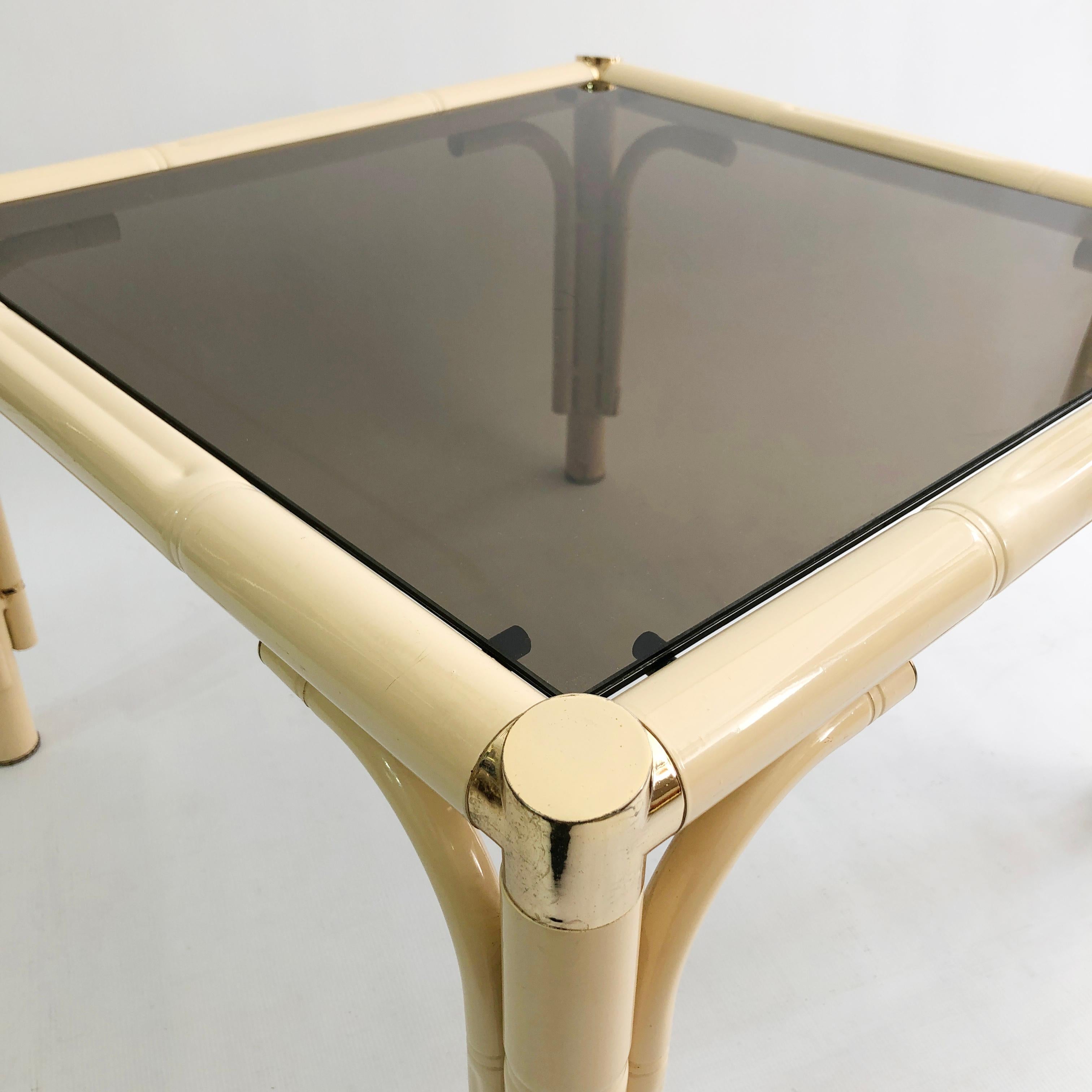 Fin du 20e siècle Table d'appoint italienne mi-siècle exotique vintage en laiton crème et faux bambou, années 1970 en vente