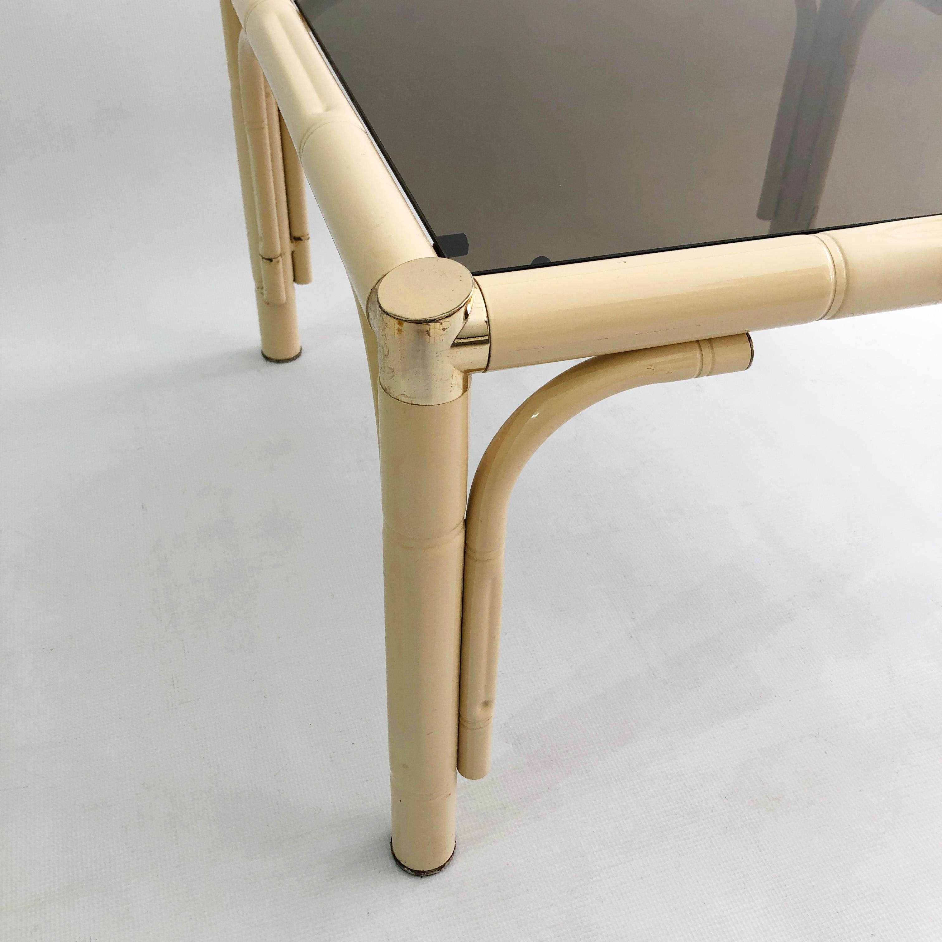 Table d'appoint italienne mi-siècle exotique vintage en laiton crème et faux bambou, années 1970 en vente 1