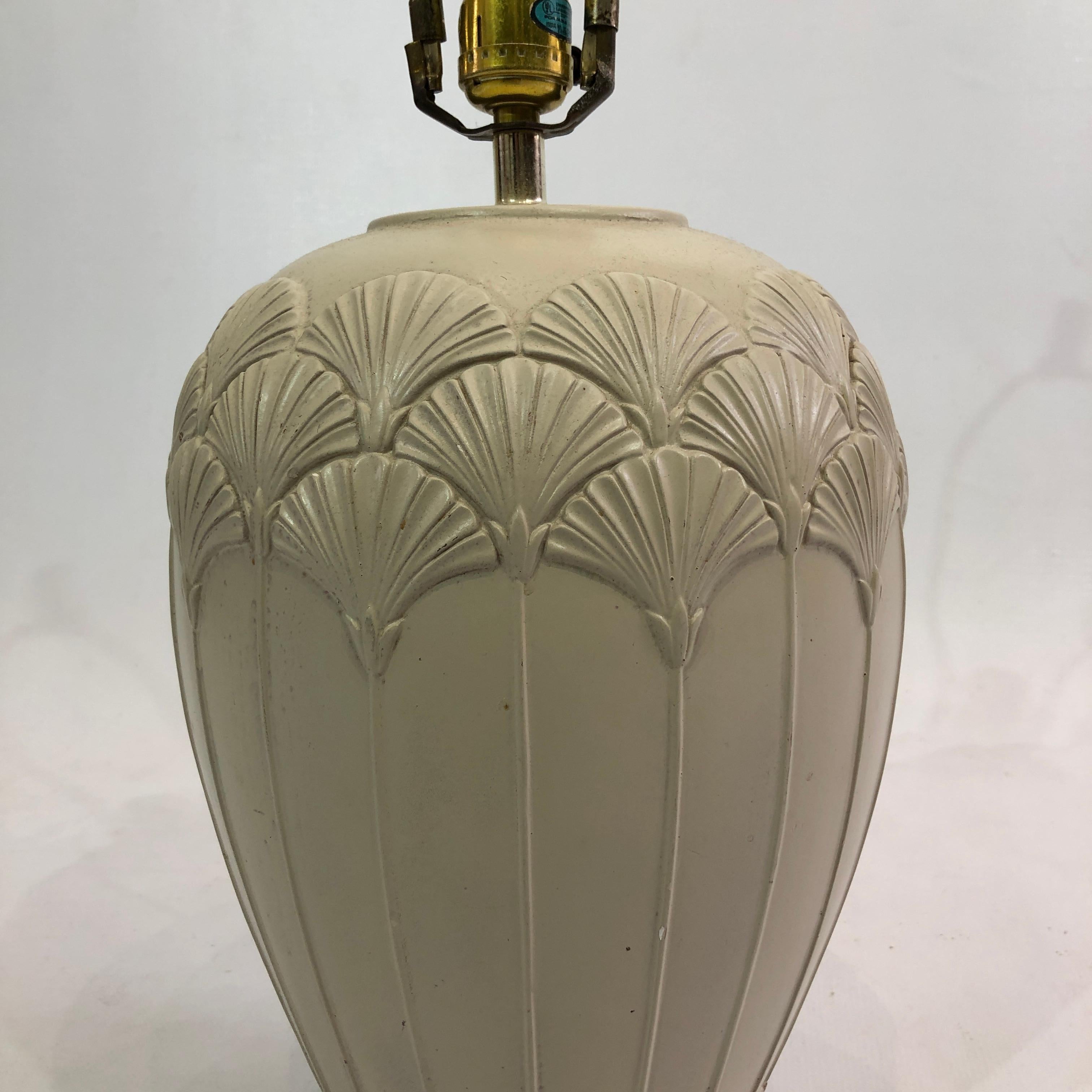 Post-Modern Cream Ceramic Shell Table Lamp 1980s USA Vintage Art Deco Miami Post Modern For Sale
