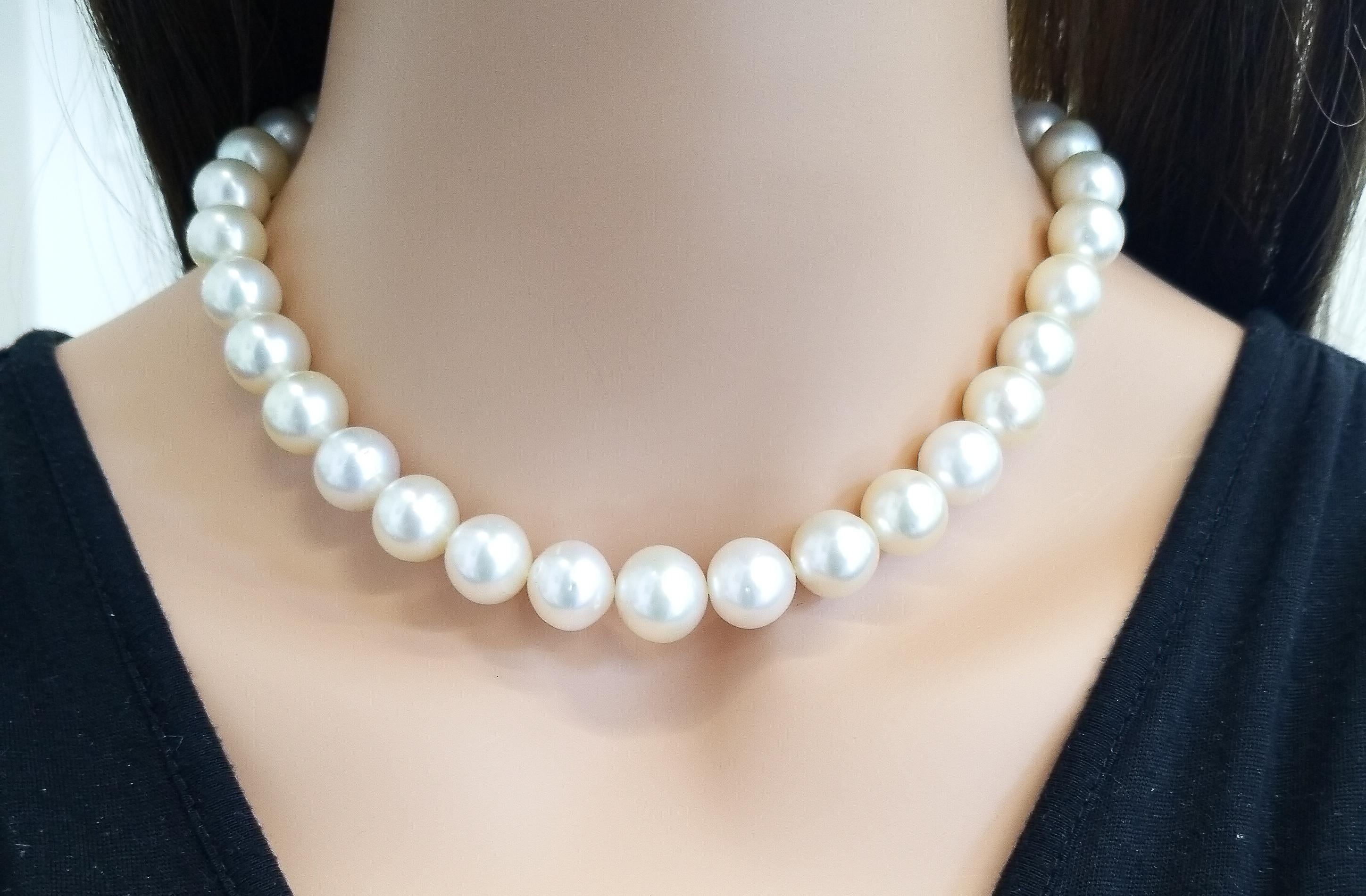 Contemporary Cream Color Pearl Necklace For Sale