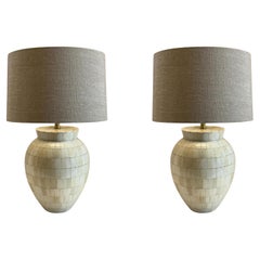 Coppia di lampade in osso color crema, Indonesia, Contemporanea