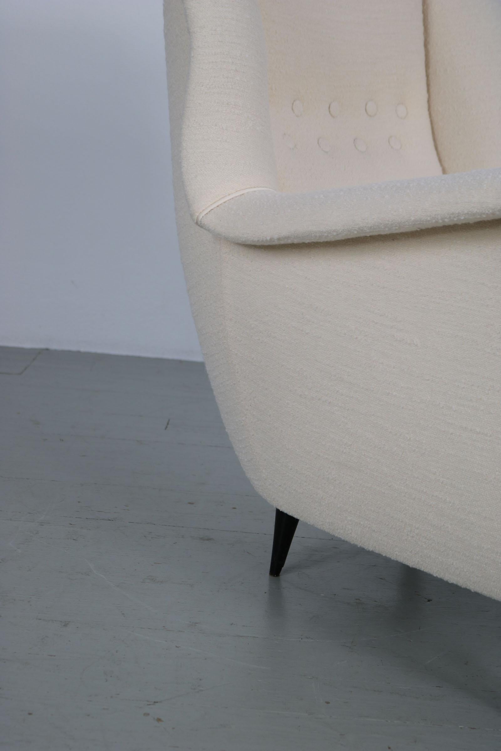 Cream Color Reupholstered Italian Wing Chair of the 1950s For Sale 12