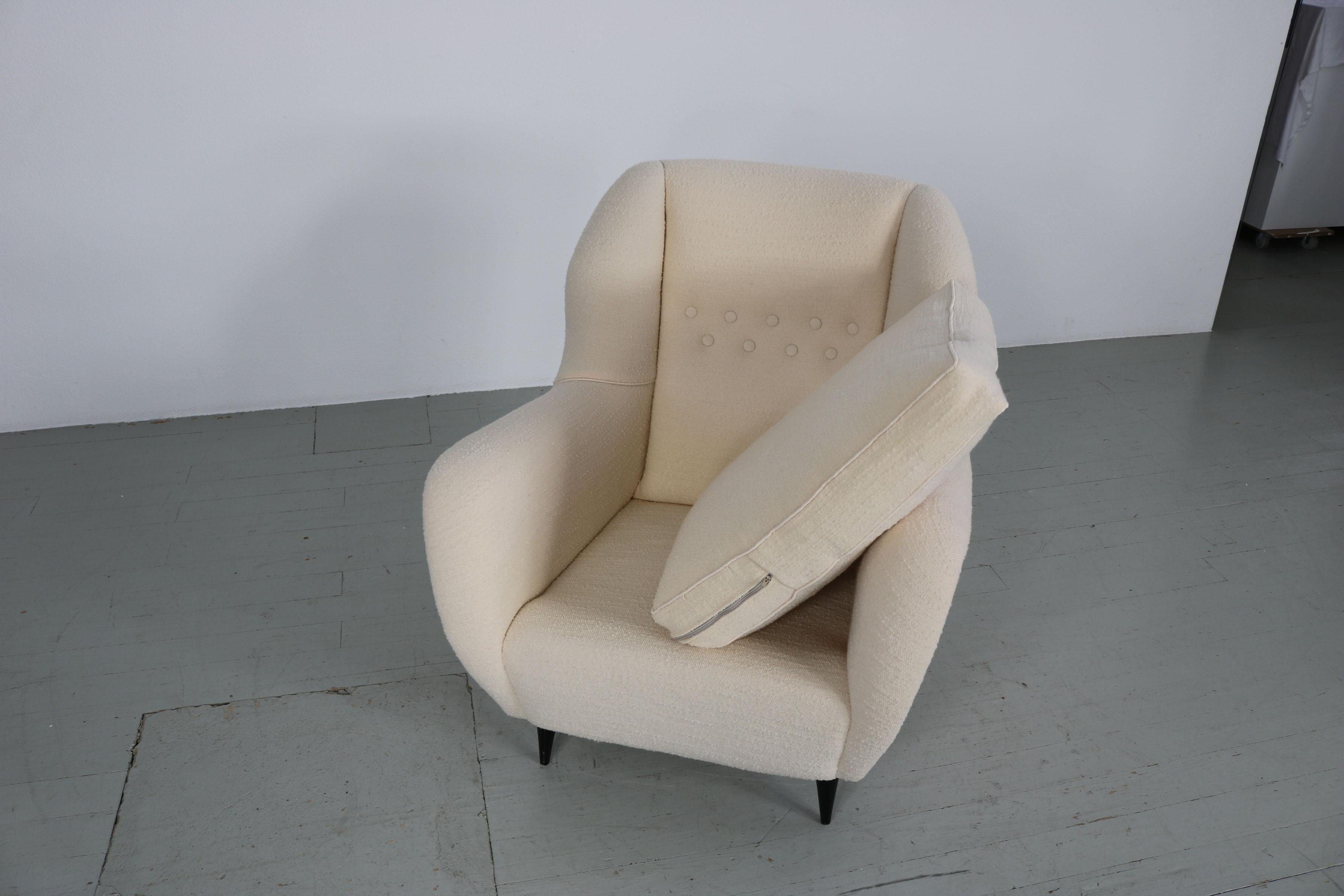 Cream Color Reupholstered Italian Wing Chair of the 1950s For Sale 14