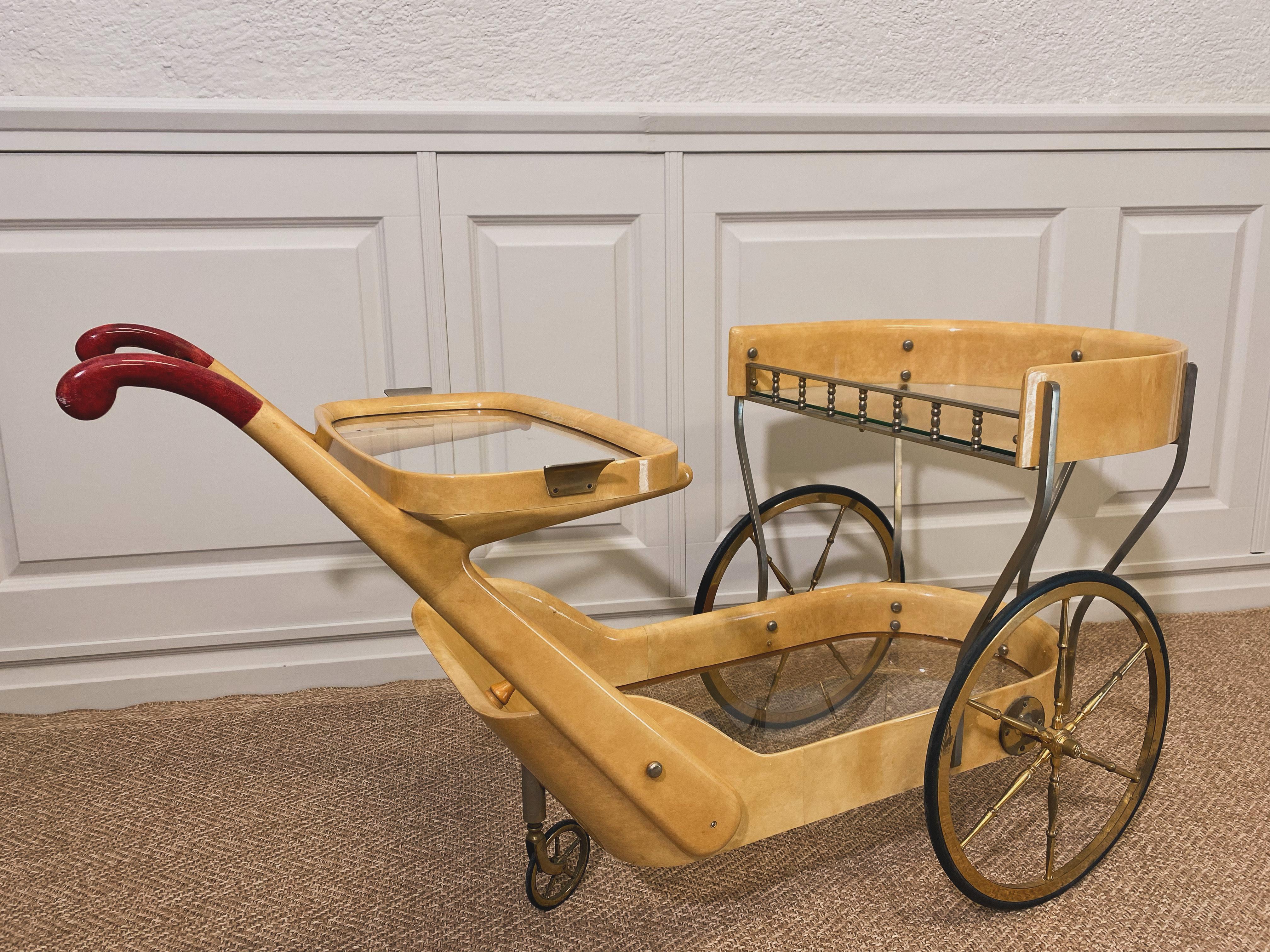 Chariot de service de bar Aldo Tura de couleur crème, Italie, années 1960 en vente 5