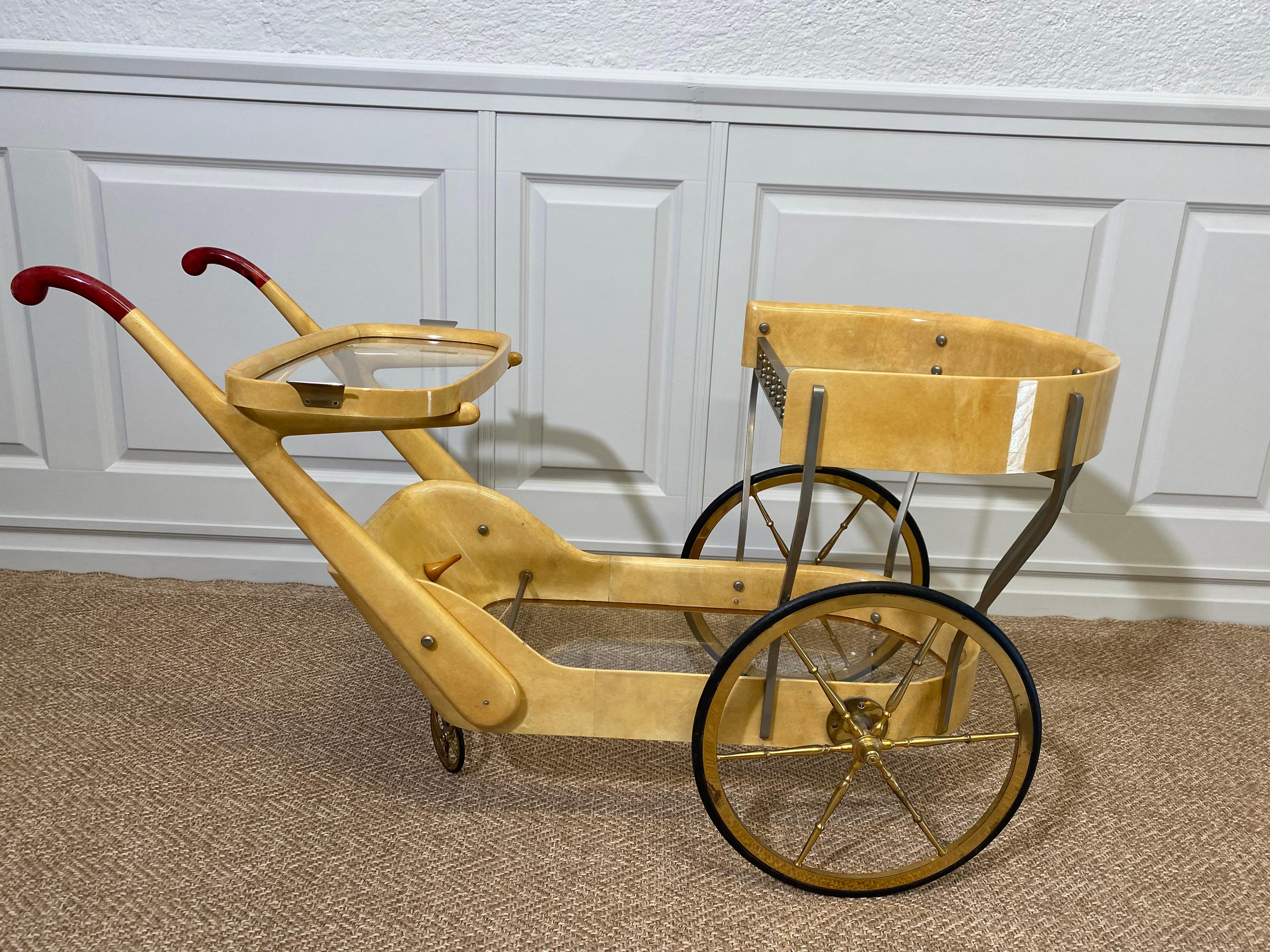 Chariot de service de bar Aldo Tura de couleur crème, Italie, années 1960 en vente 7