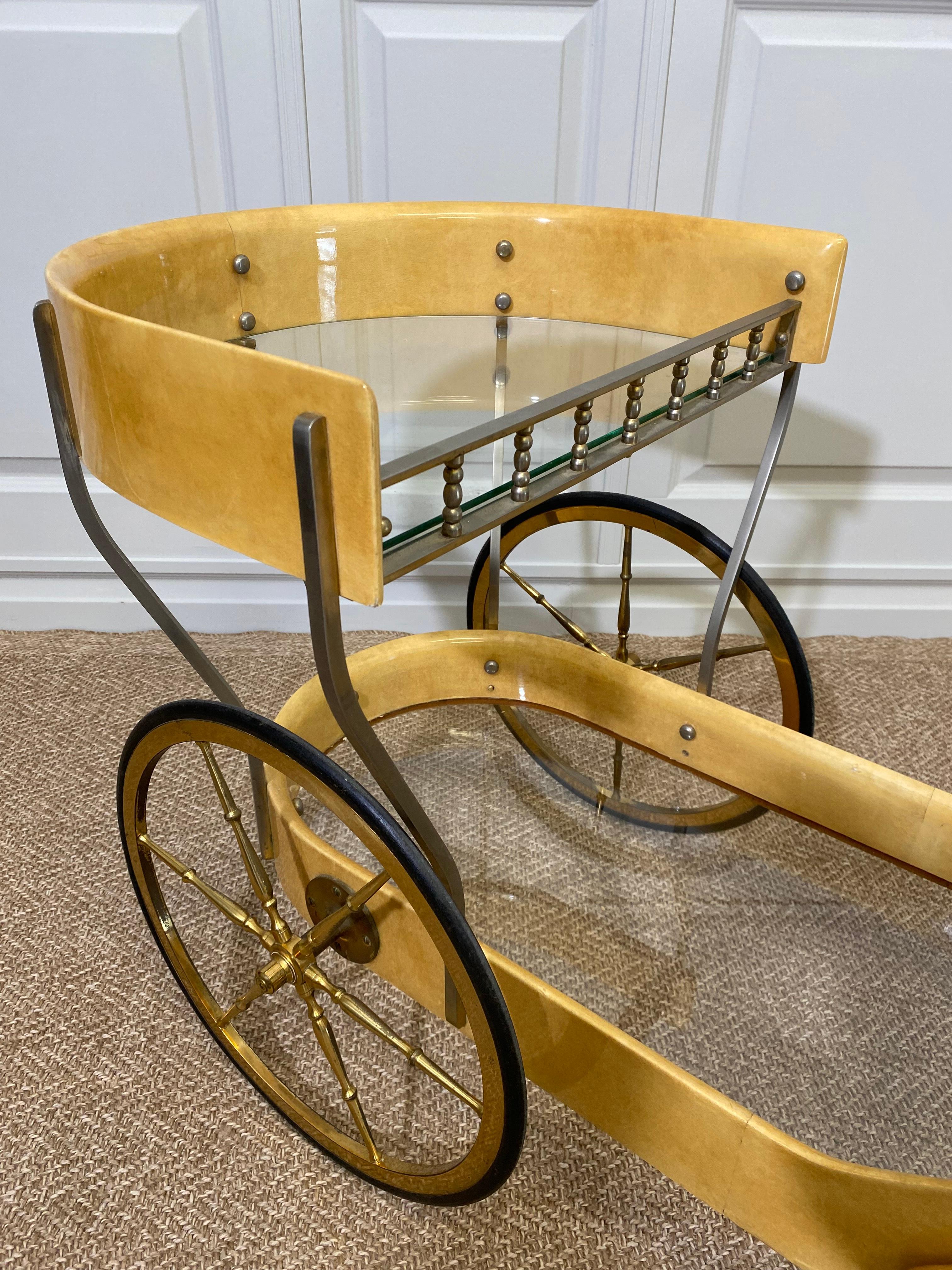 Chariot de service de bar Aldo Tura de couleur crème, Italie, années 1960 en vente 8