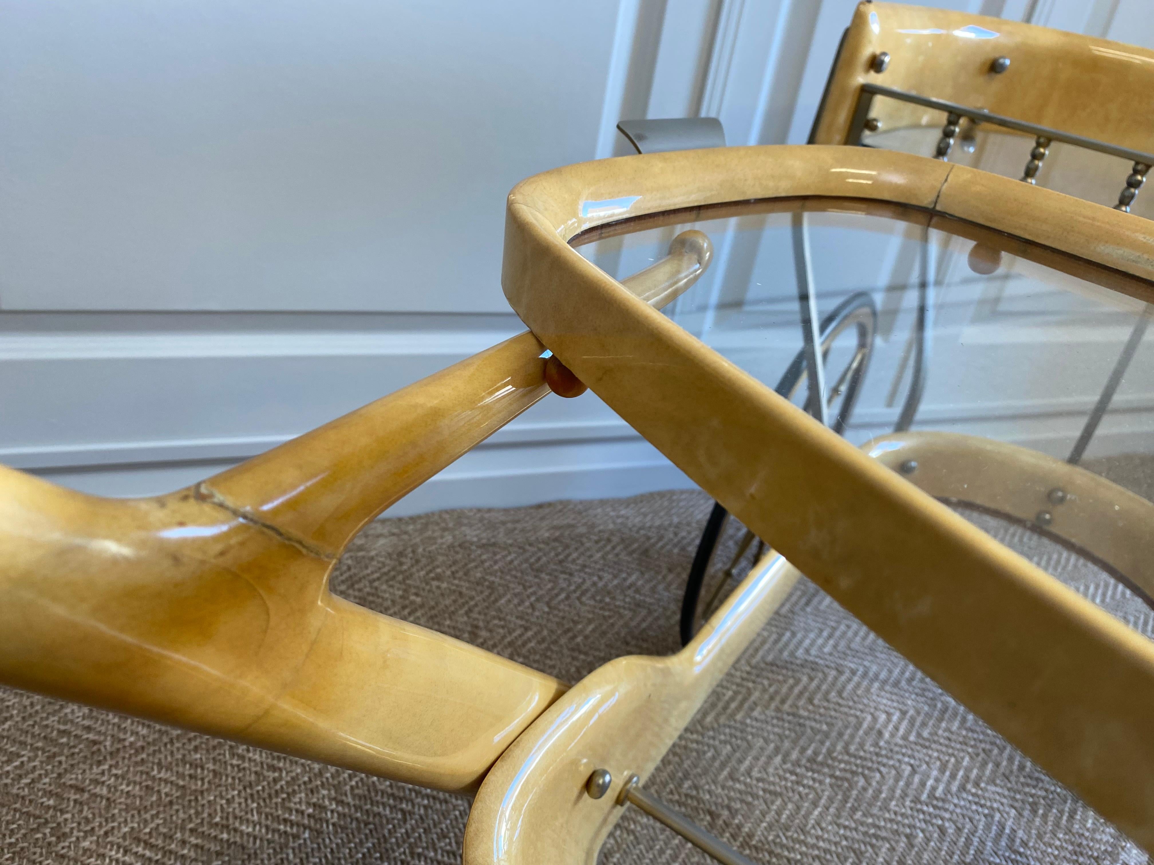 Chariot de service de bar Aldo Tura de couleur crème, Italie, années 1960 en vente 1