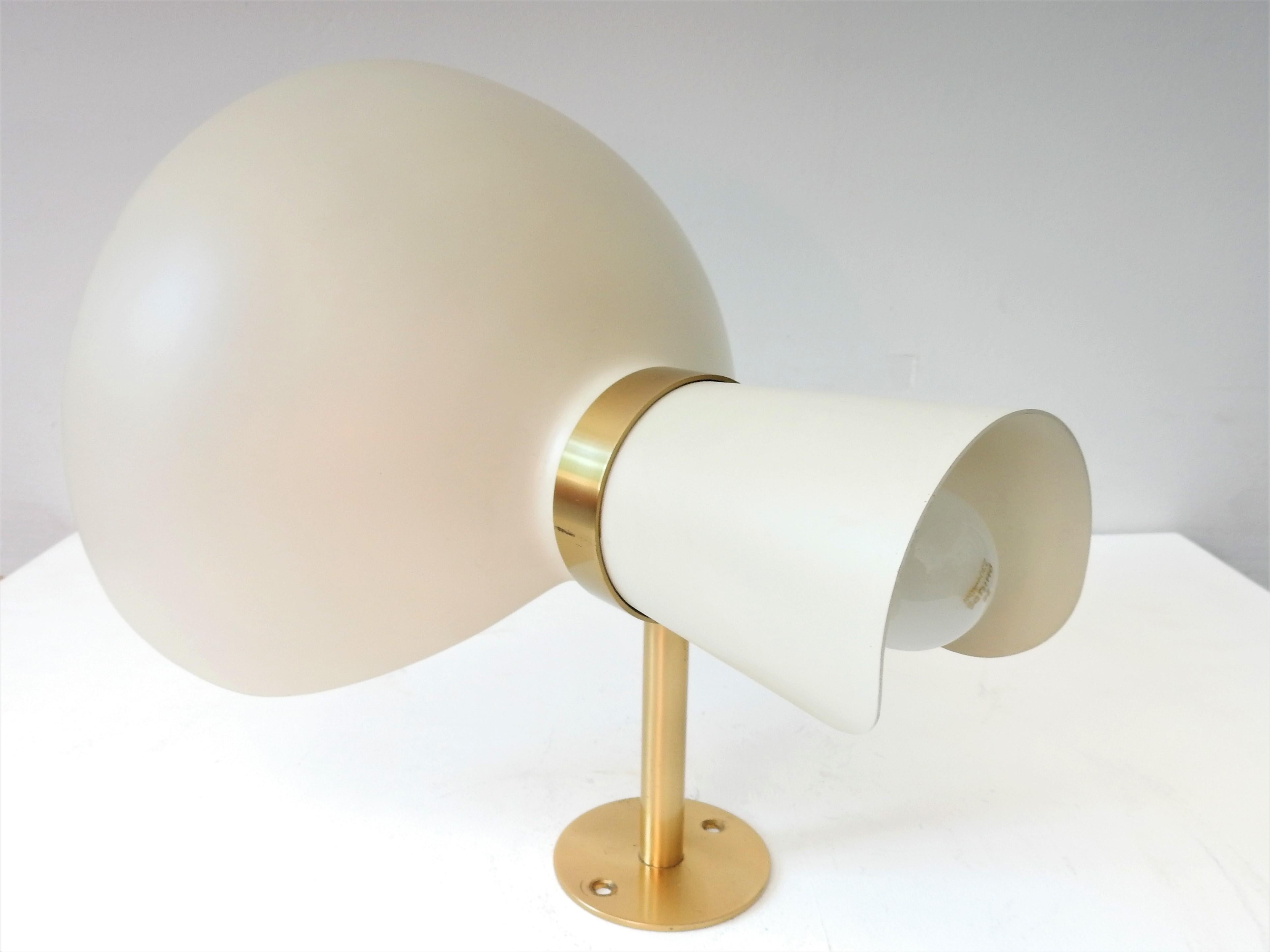 Italian Cream Colored Metal and Brass Diabolo Shaped Wall Lamp, 1960s