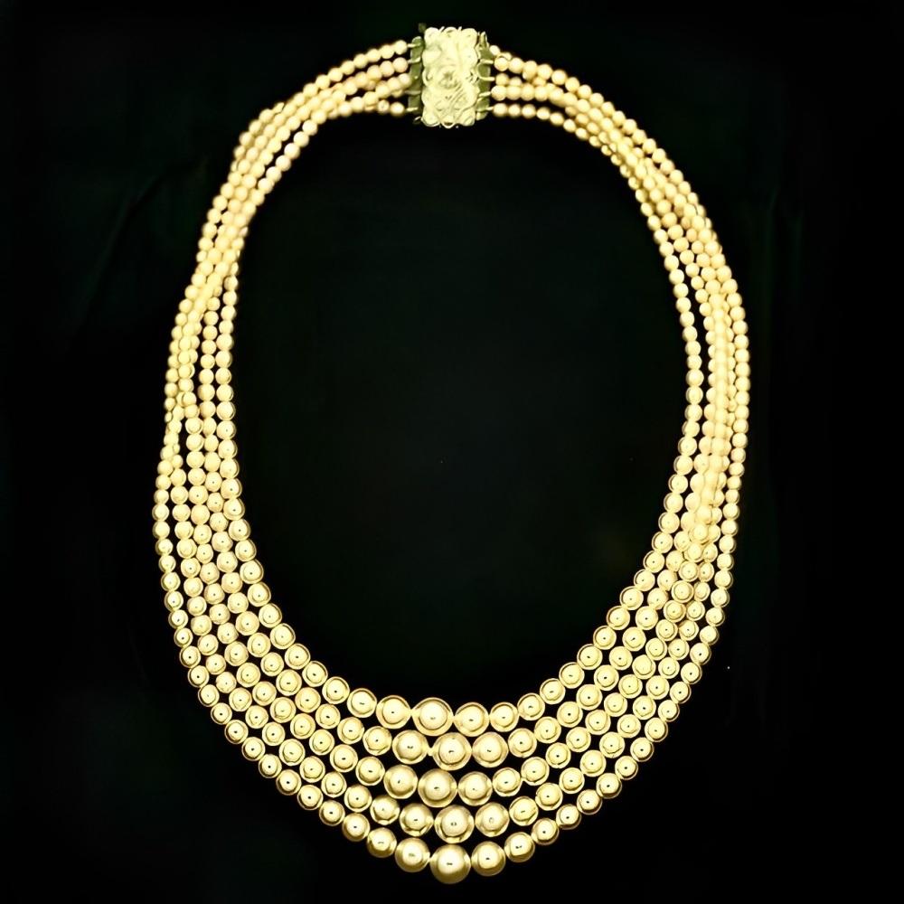 Collier à cinq brins en fausses perles de couleur crème avec fermoir en strass circa 1950 en vente 2
