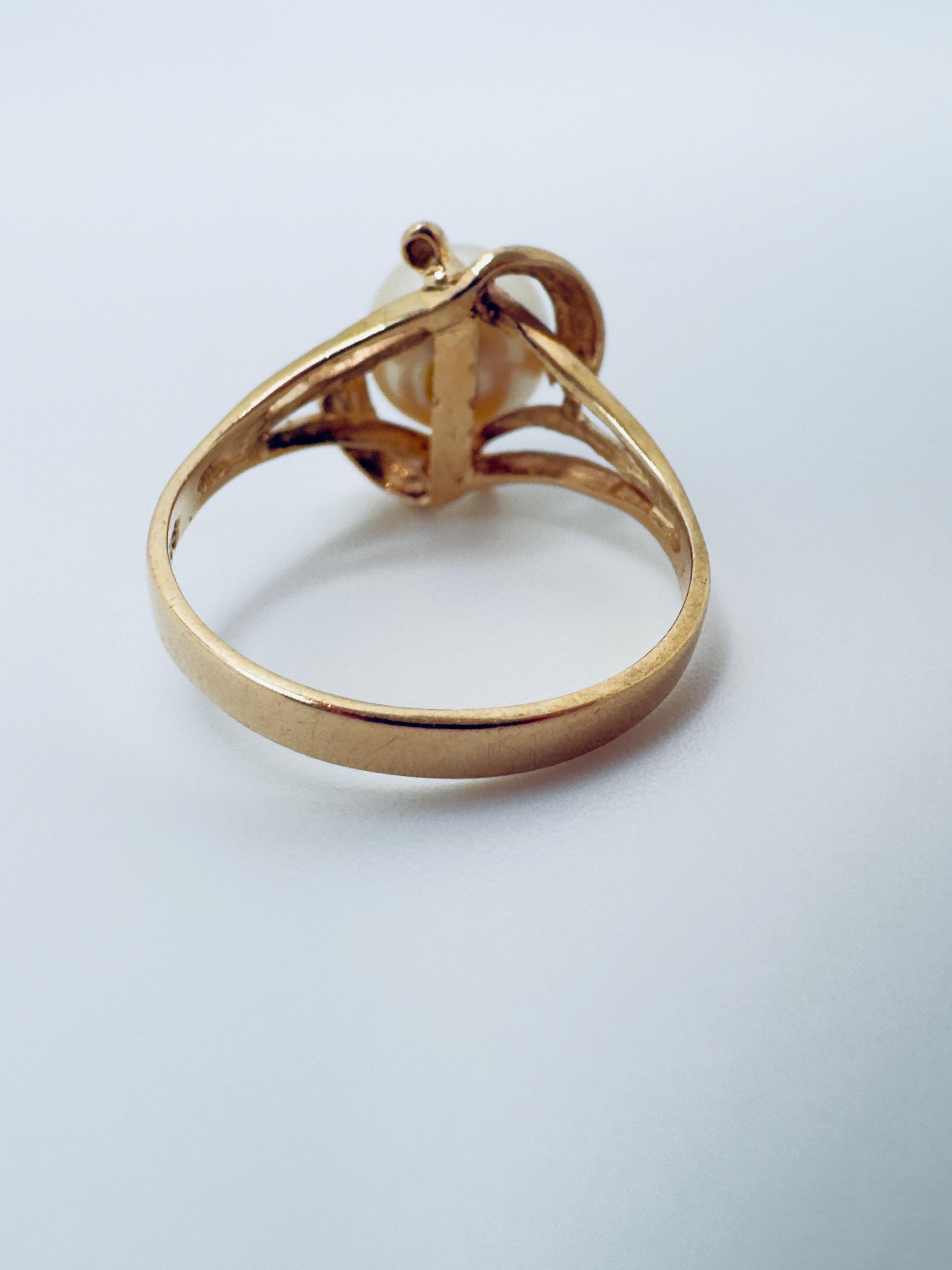 Taille ronde Bague en or 14K avec perles d'eau douce crème en vente
