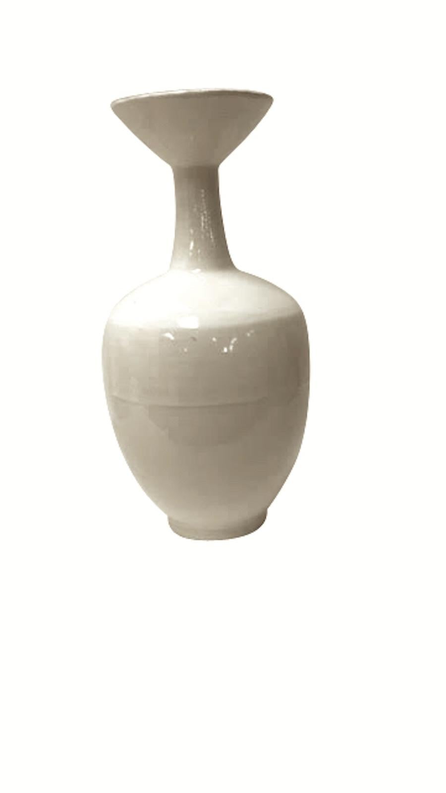 Chinese Cream Funnel Neck Ceramic Vase, China, Contemporary