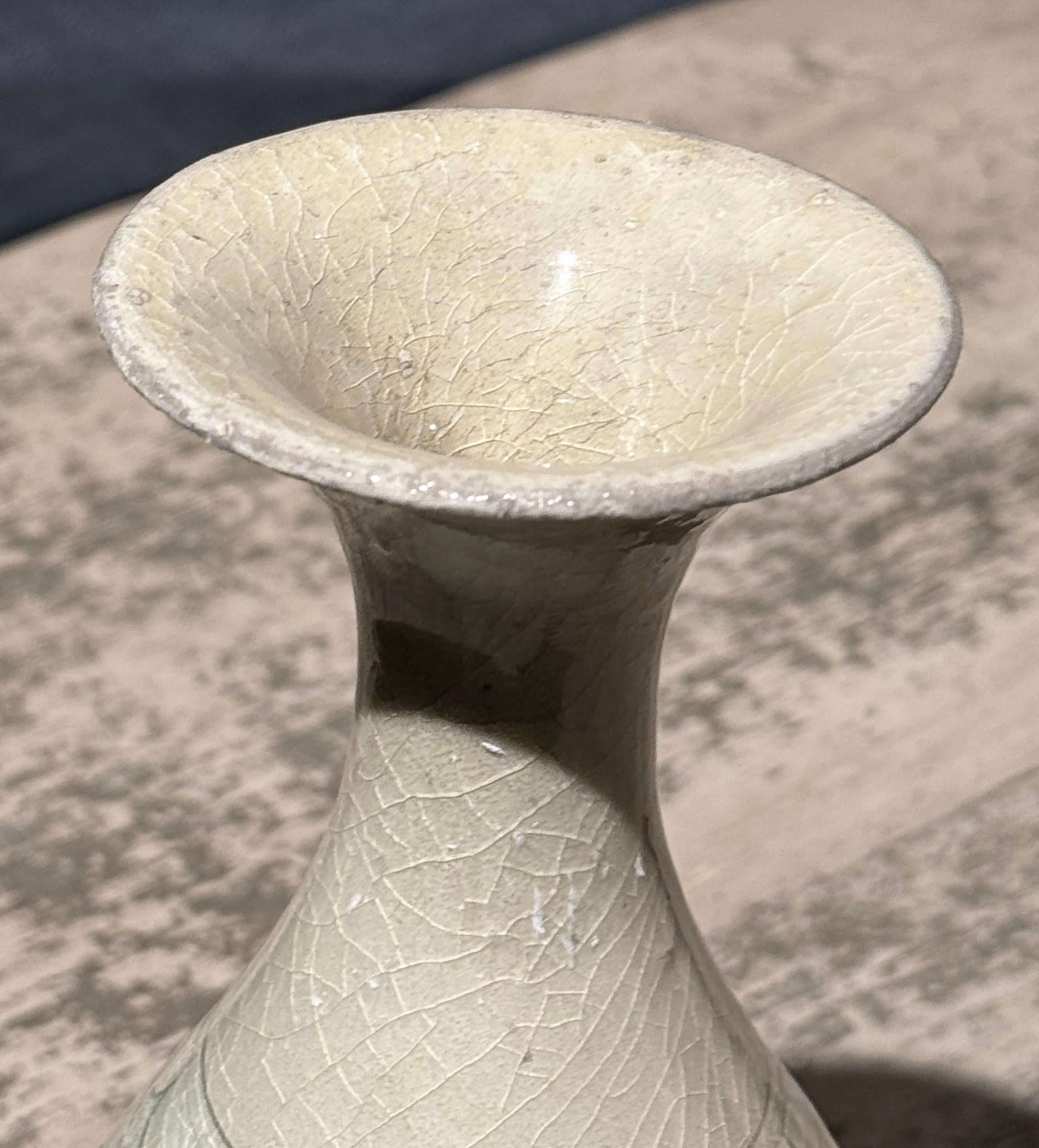 Chinois Vase à col de tulipe à motif géométrique crème, Chine, contemporain en vente