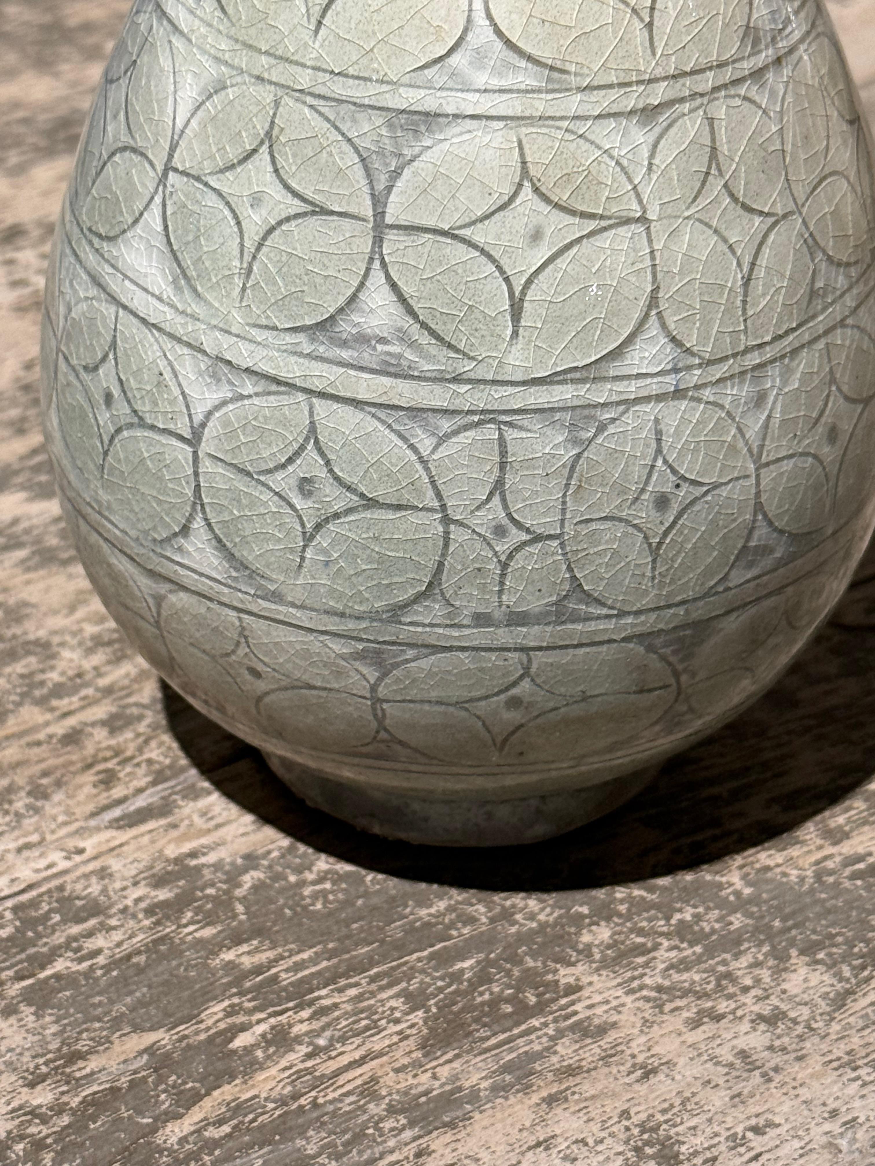 XXIe siècle et contemporain Vase à col de tulipe à motif géométrique crème, Chine, contemporain en vente