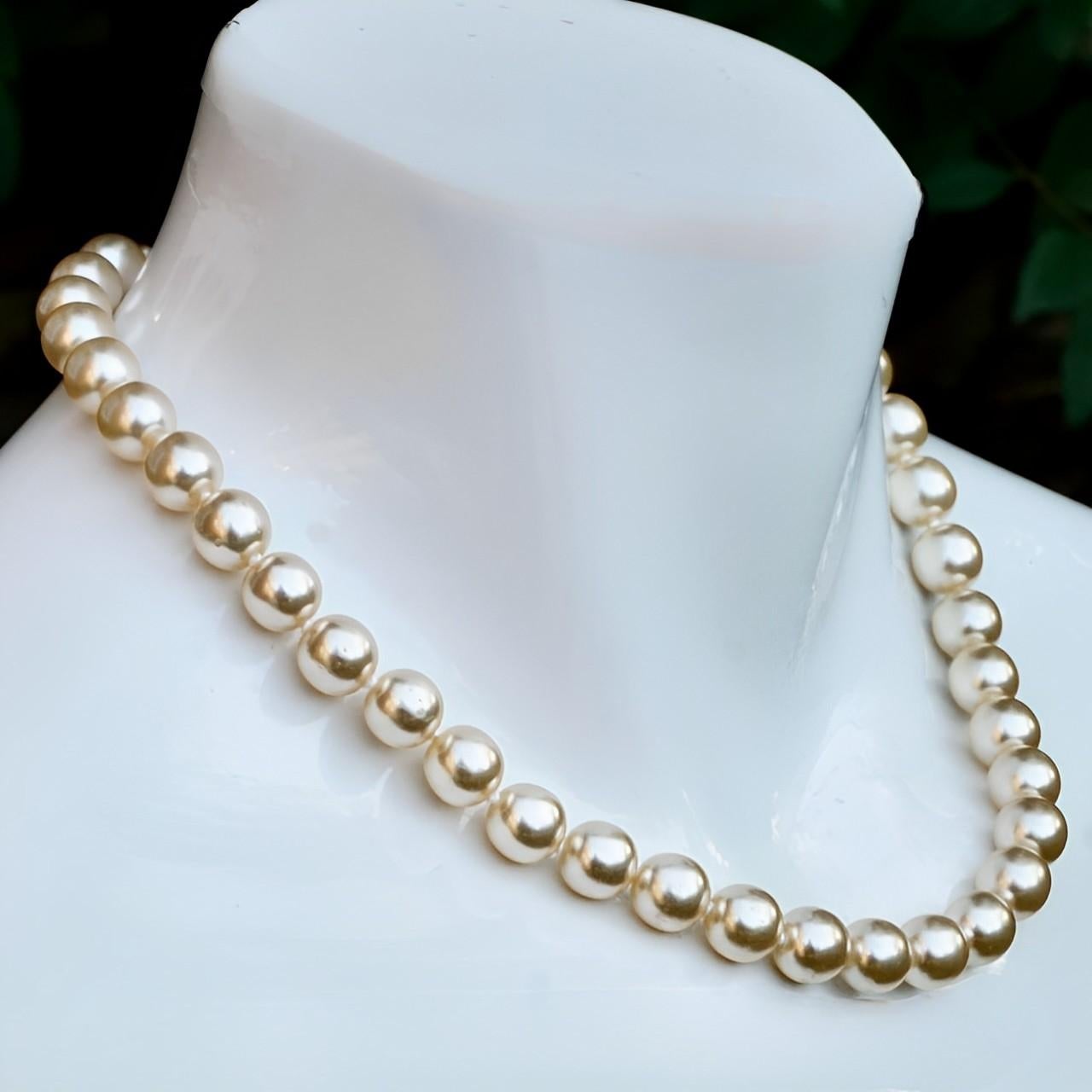 Cream Glass Pearl Necklace with a Gold Plated and Pearl Clasp For Sale 1