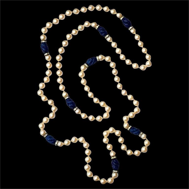 Collier de perles de verre crème avec faux lapis-lazuli et strass en vente 3