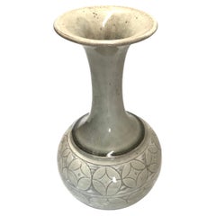 Cream Glaze Geometric Pattern Design Tulip Shape Vase, China, Contemporary