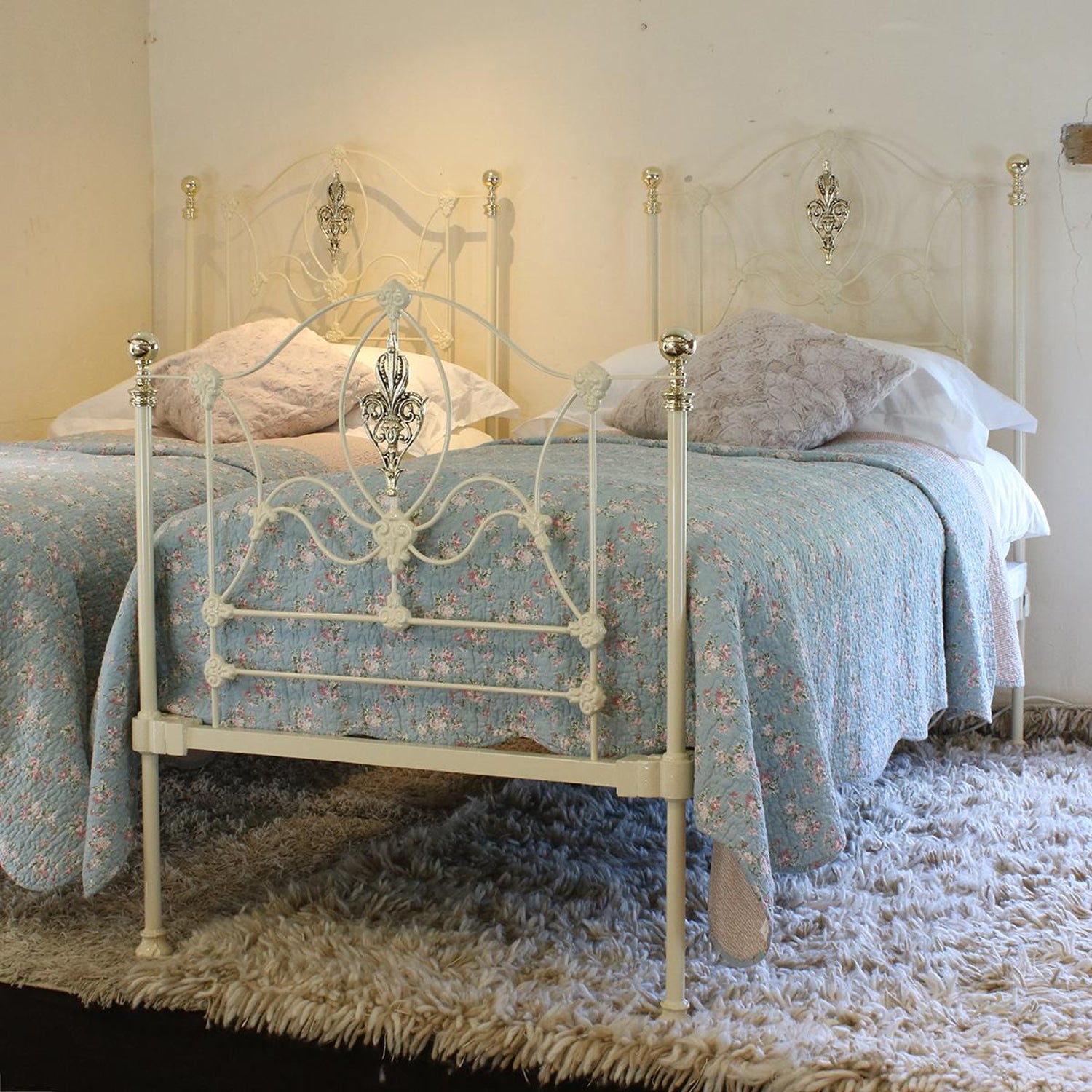 Cream Iron Twin Antique Beds Mps29 At, Matching Twin Beds