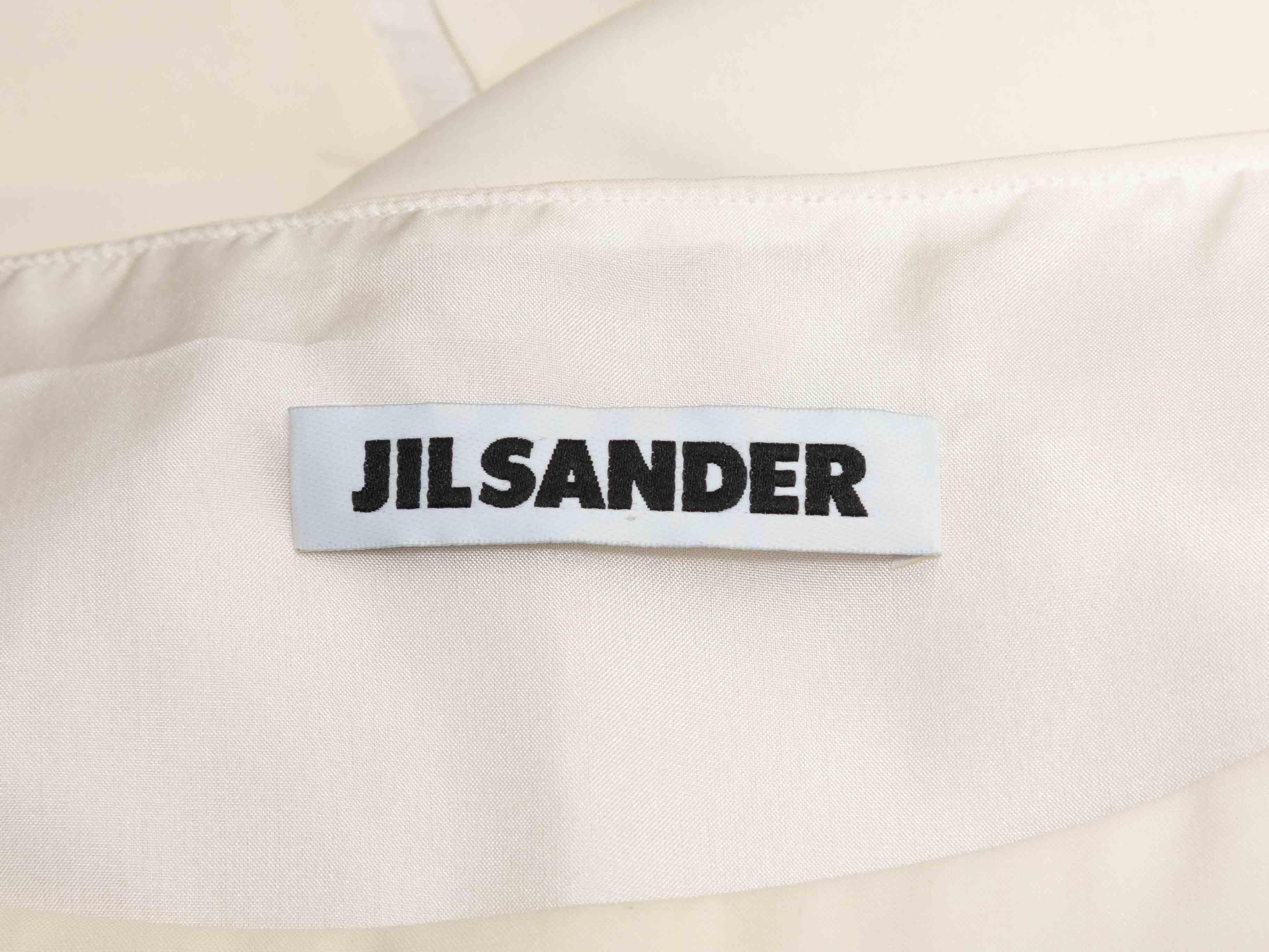 Robe droite sans manches à motifs géométriques de Jil Sander. Décolleté bateau. Fermeture sur le côté. Poitrine 34