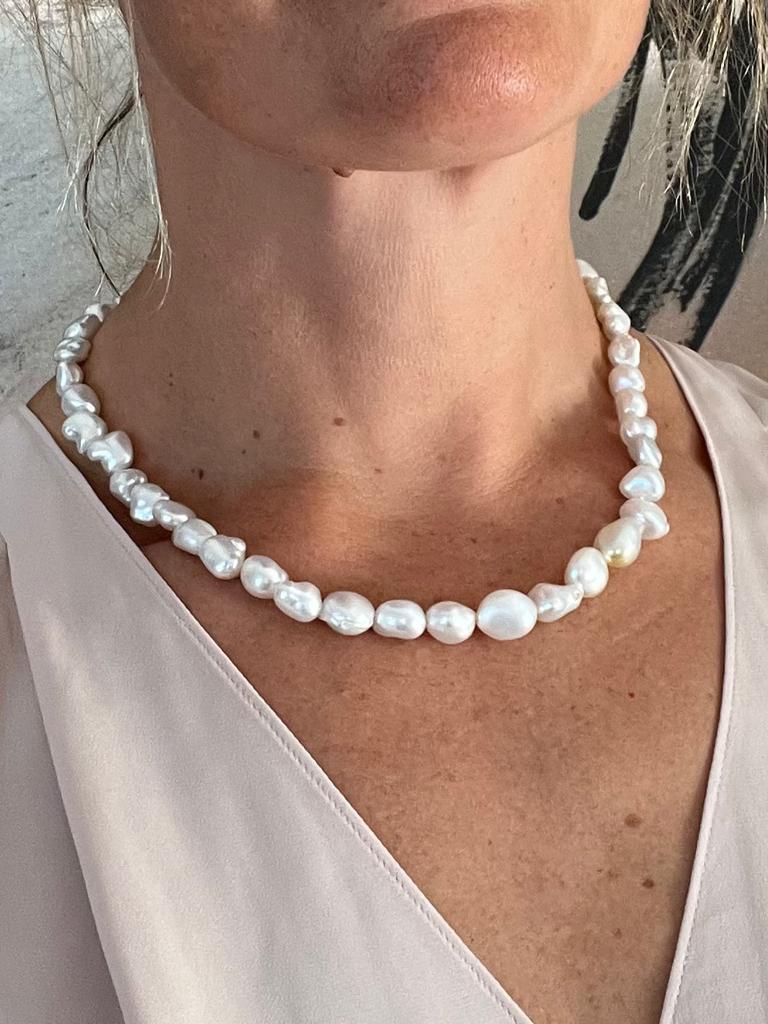 Single Graduated Strand Cream Keshi Pearl Necklace on yellow gold plated magnetic ball clasp. These beautiful Keshi pearls have a lovely high quality lustre. The strand graduates from 9.5mm pearls at the rear down to 12mm pearls at the front.
Strand