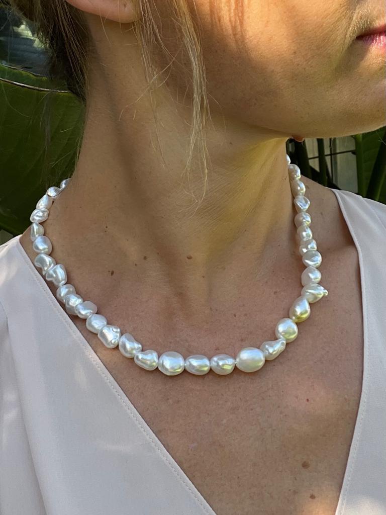 Contemporary Cream Keshi Pearl Necklace with Yellow Gold Plated Magnetic Ball Clasp For Sale