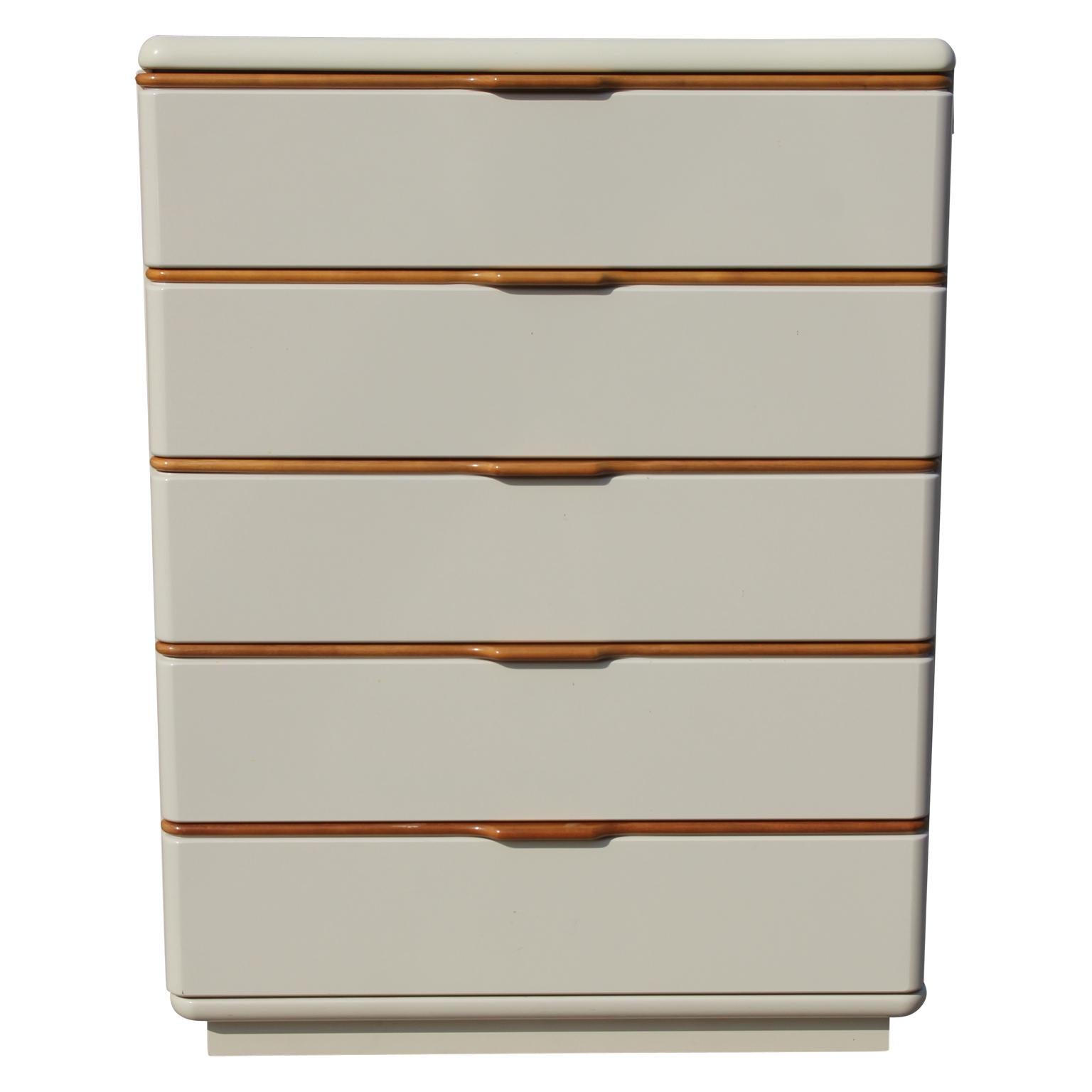 Gorgeous 5-drawer chest of drawers by Lane Altavista finished in cream colored lacquer with clear coat varnished wooden lip detail on the drawers.