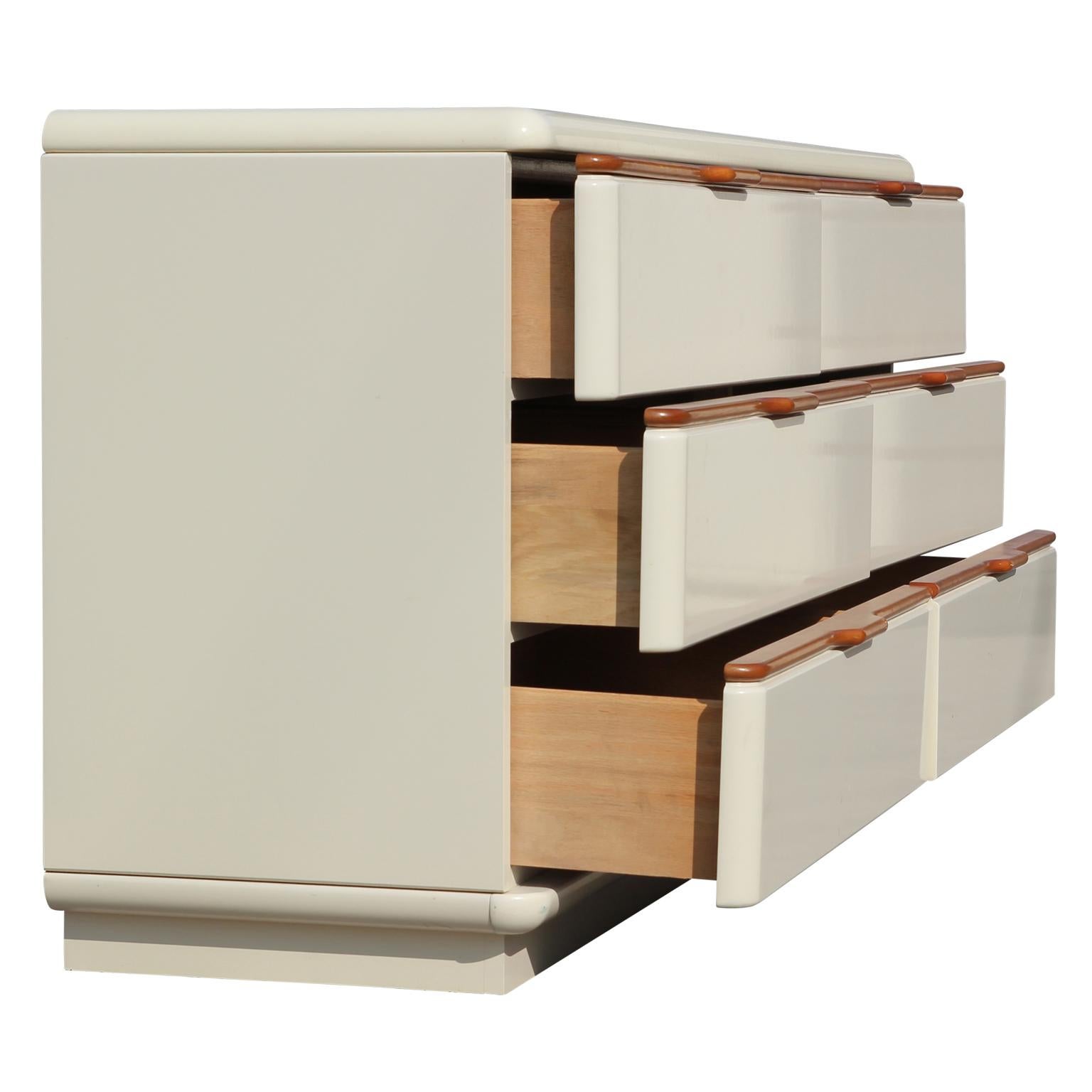 Gorgeous 6-drawer dresser by Lane Altavista finished in cream colored lacquer with clear coat varnished wooden lip detail on the drawers.