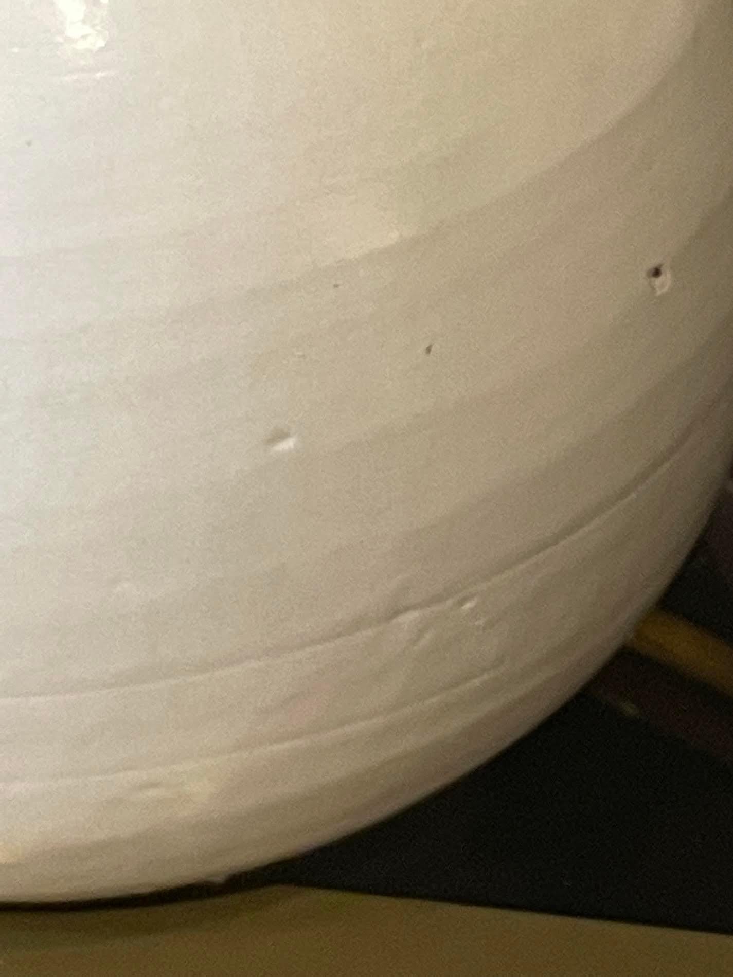 Cremefarbene große Vase mit kleinem Löffelöffner, China, zeitgenössisch im Zustand „Neu“ im Angebot in New York, NY
