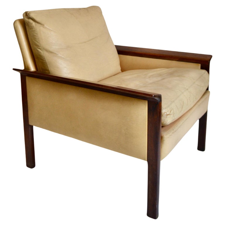 Cream Leather and Walnut Lounge Chair by Hans Olsen for C S Møbler, 1960s For Sale