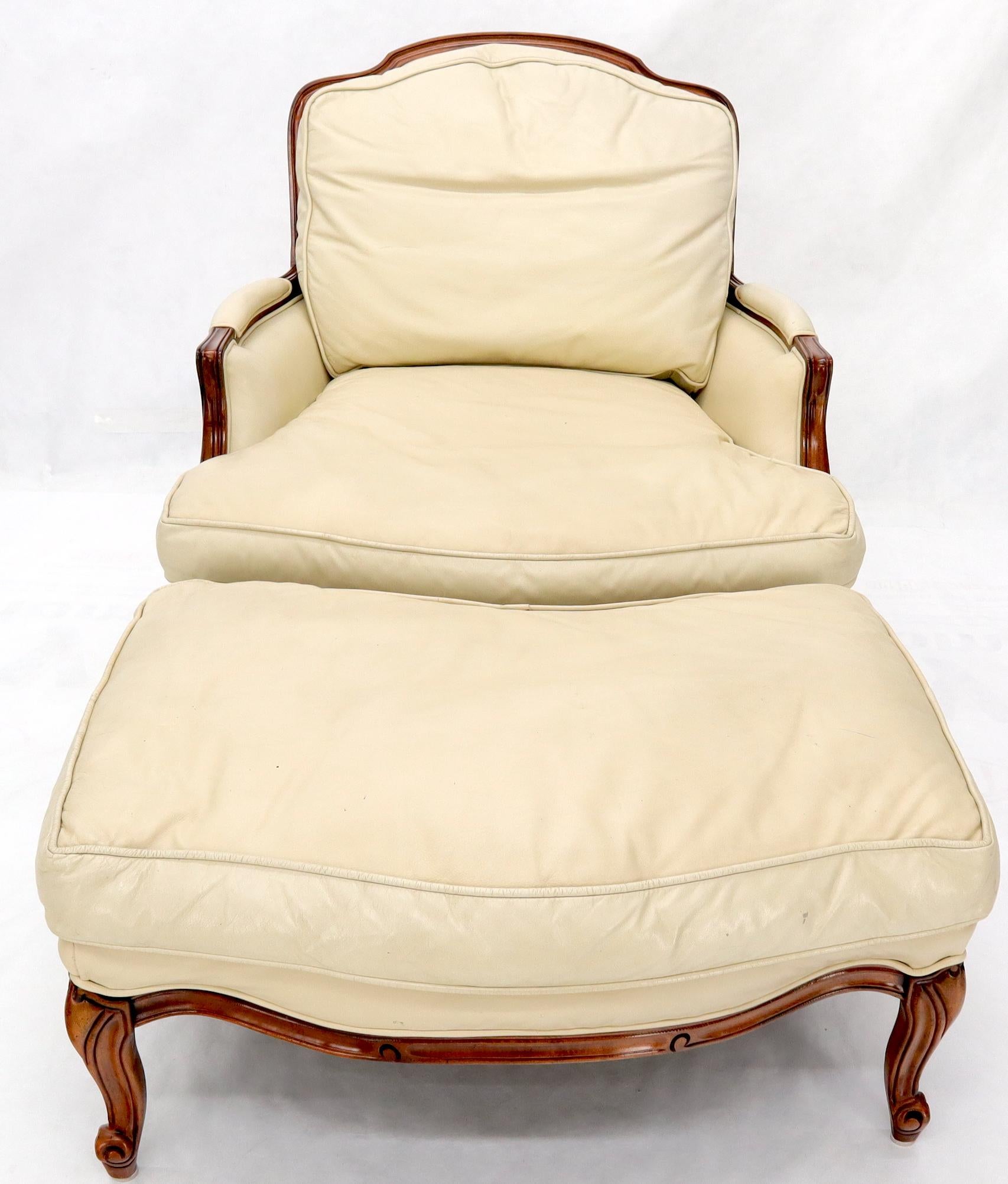 Cream Leather Chaise 2-Part Chaise Lounge Chair and Ottoman In Good Condition In Rockaway, NJ
