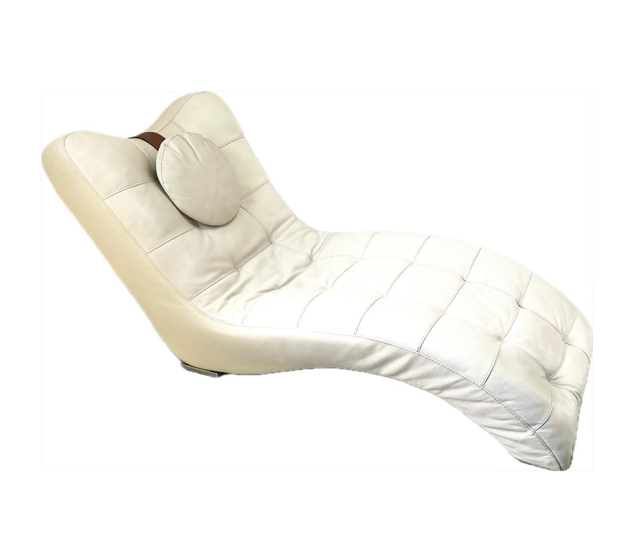 Cream Leather Chaise Longue In Good Condition For Sale In Nantwich, GB