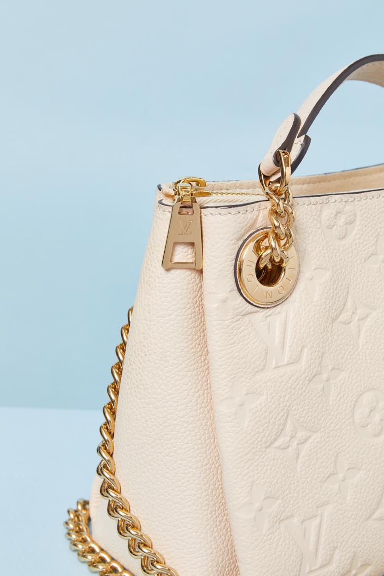 Beige Sac à bandoulière en cuir crème avec monogramme LOUIS VUITTON en vente