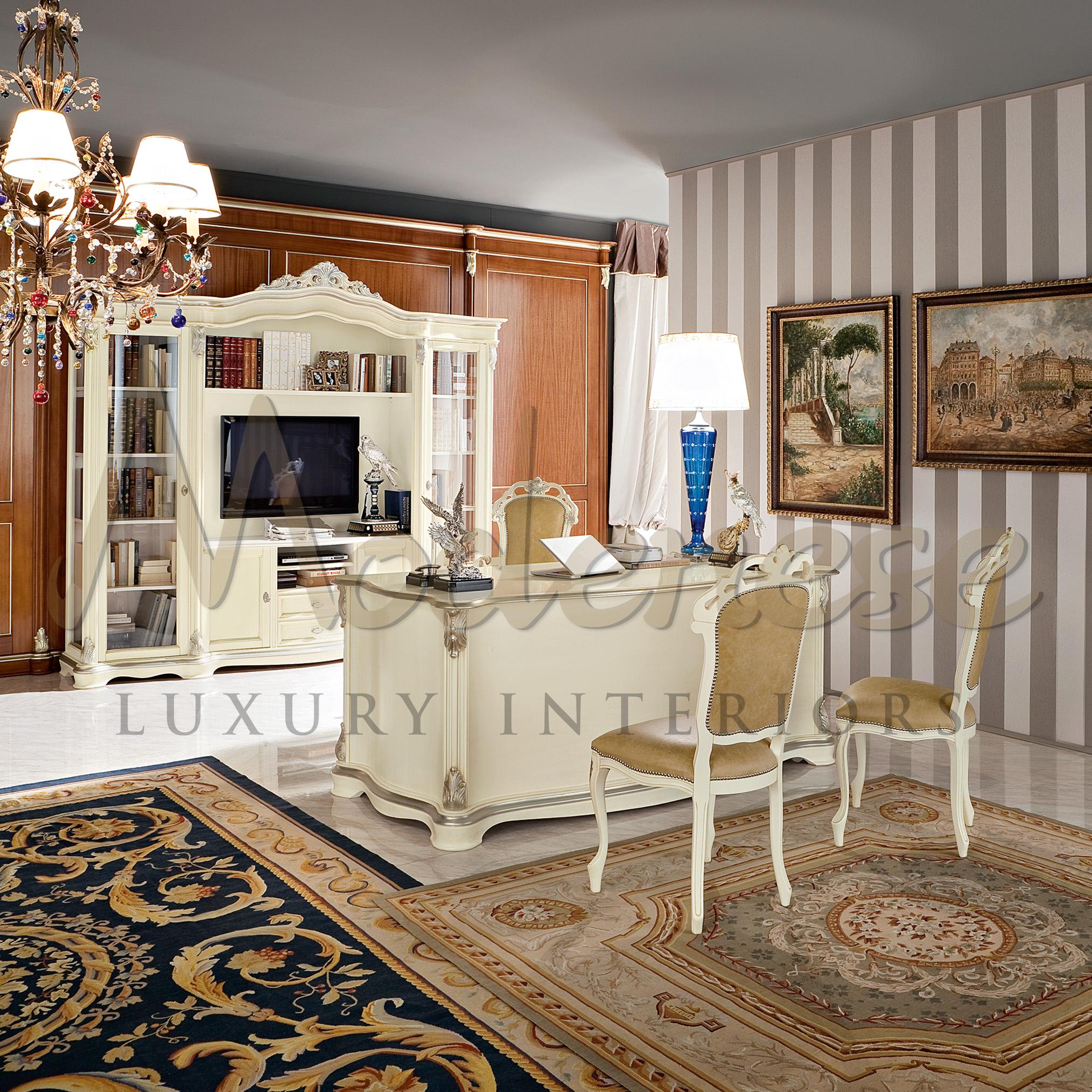 Büro- Drehstuhl aus cremefarbenem Leder mit elfenbeinfarbener Oberfläche von Modenese Gastone (Neoklassisch) im Angebot